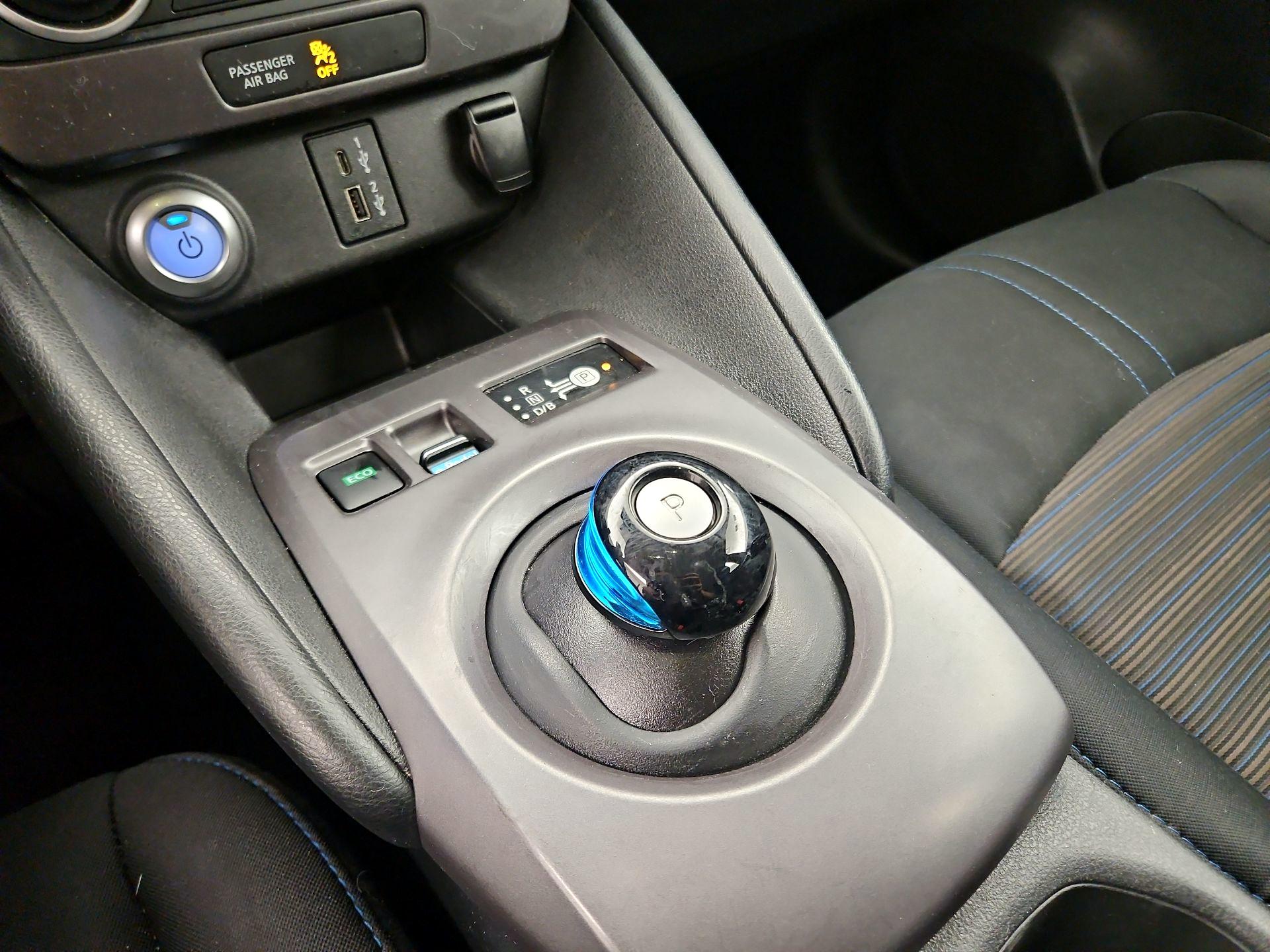 Thumbnail: 2020 Nissan Leaf - 17