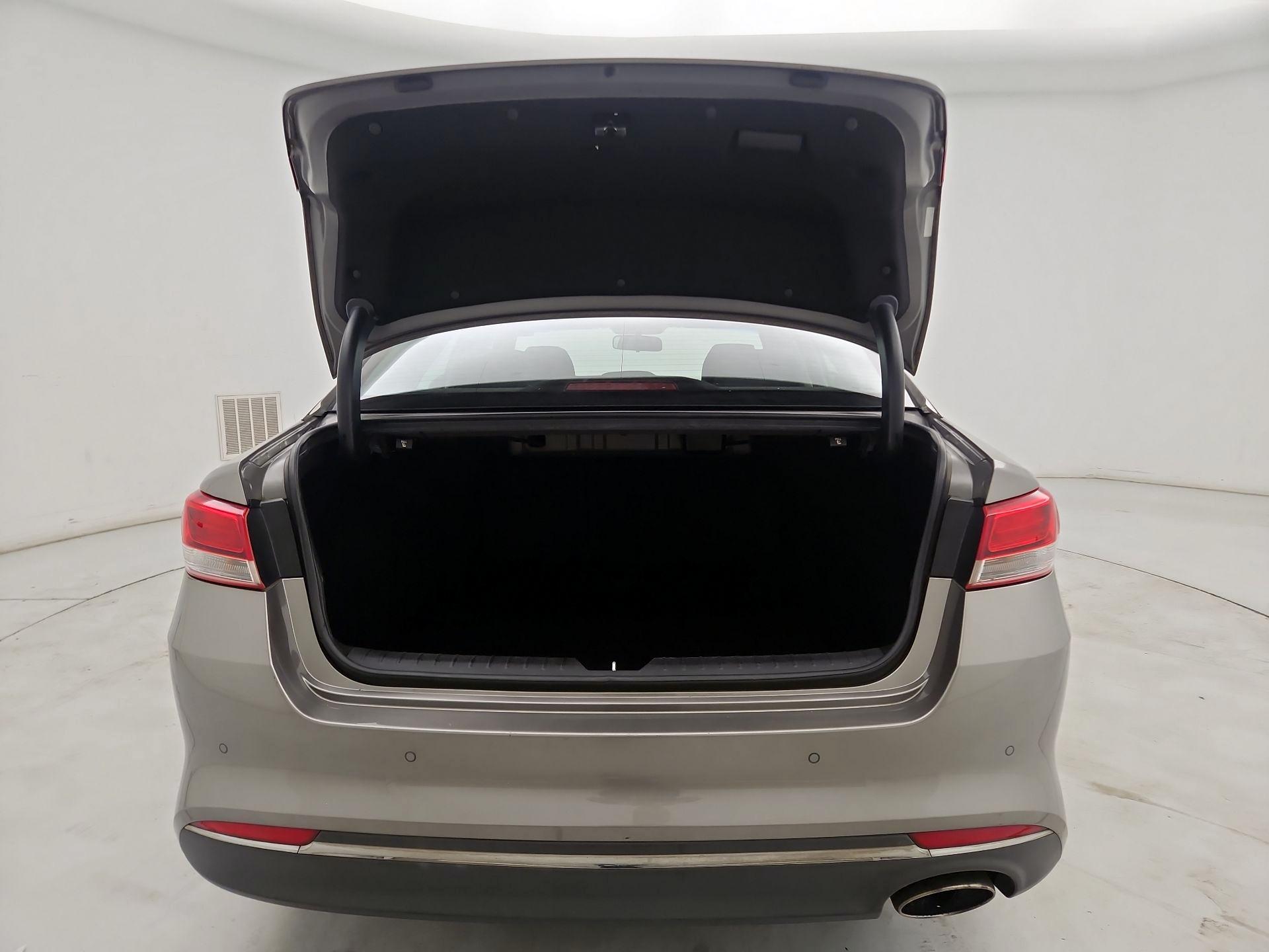 Thumbnail: 2018 Kia Optima - 20