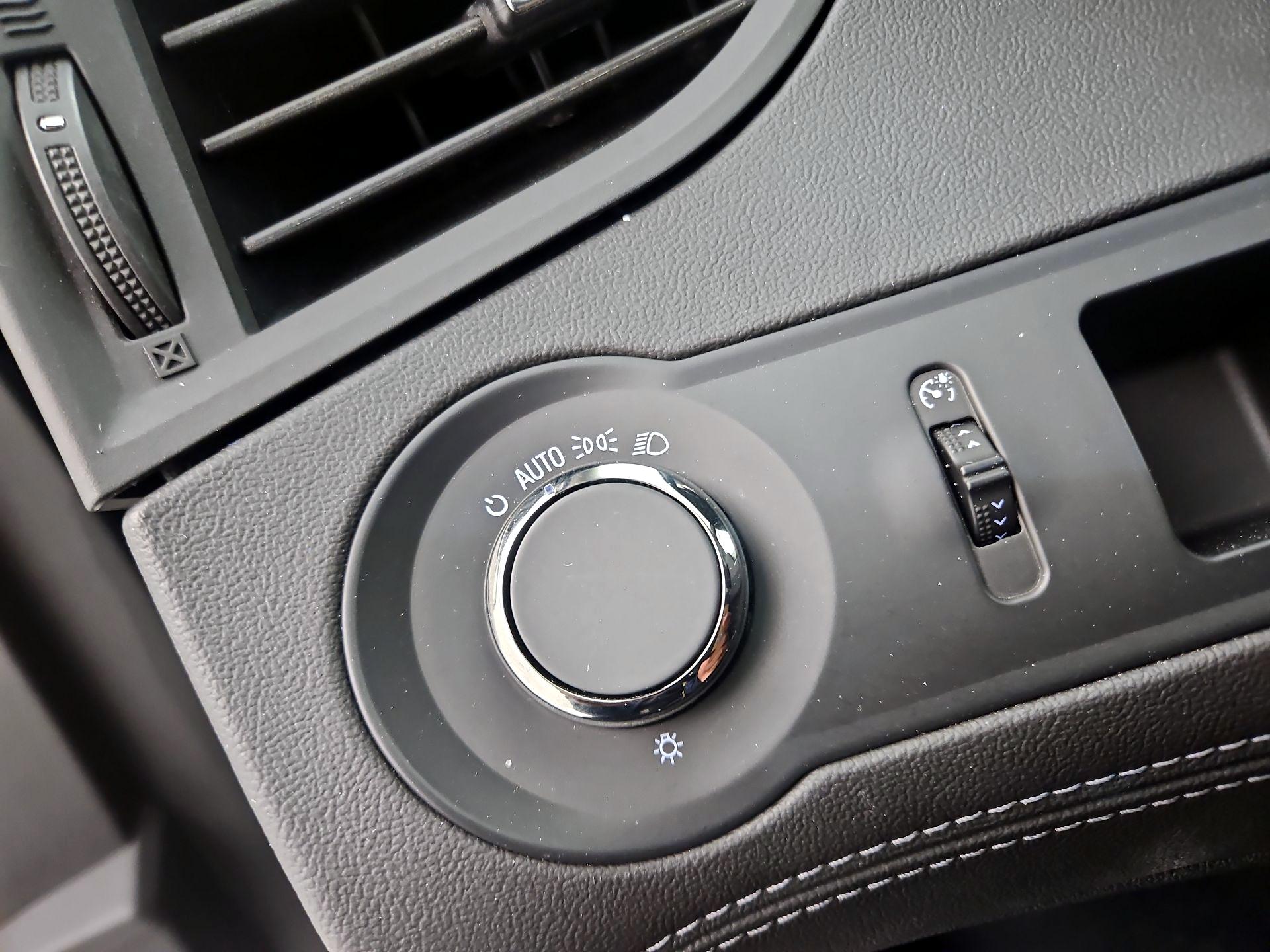 Thumbnail: 2015 Buick LaCrosse - 13