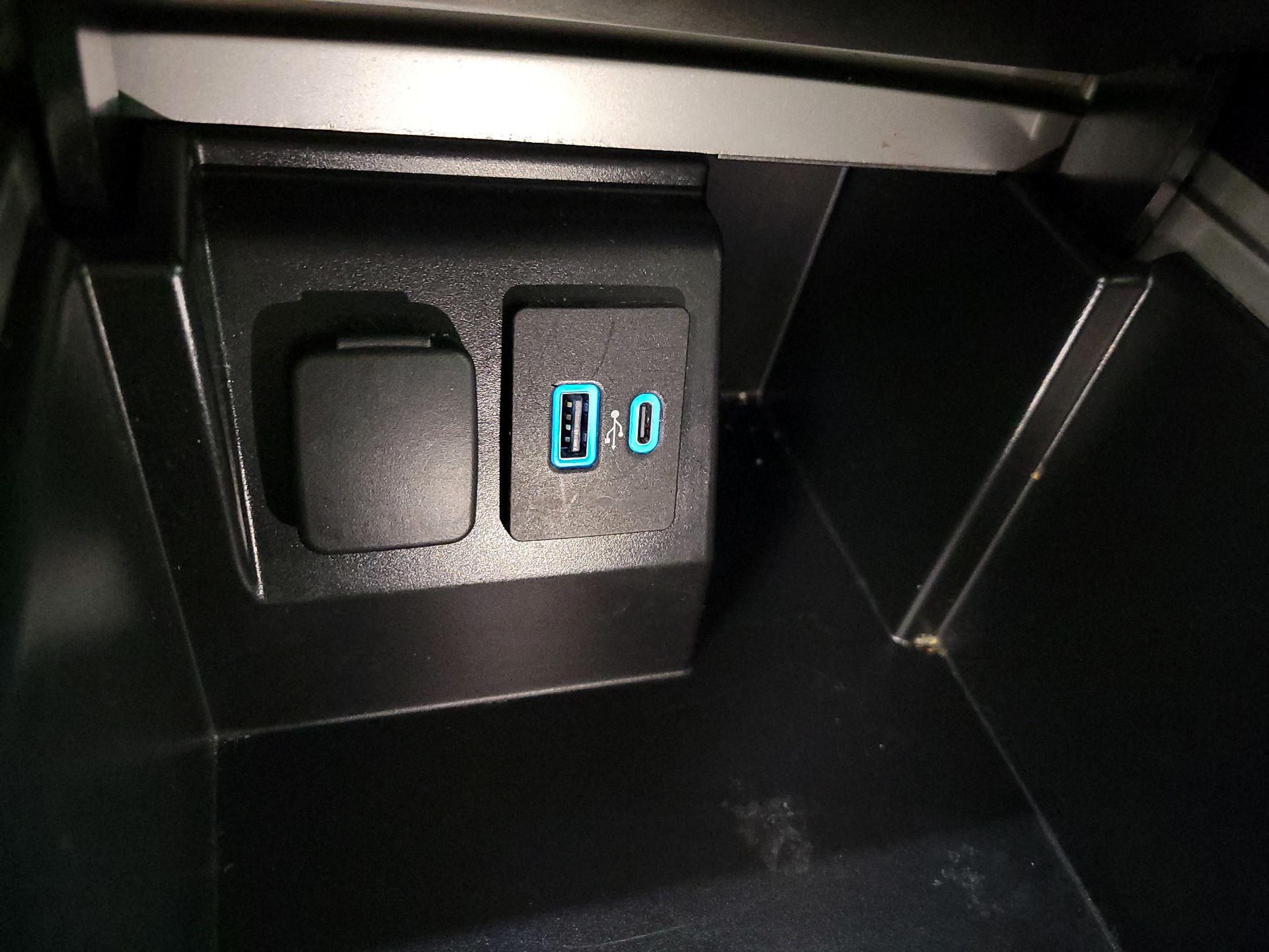 Thumbnail: 2021 Ford Explorer - 19