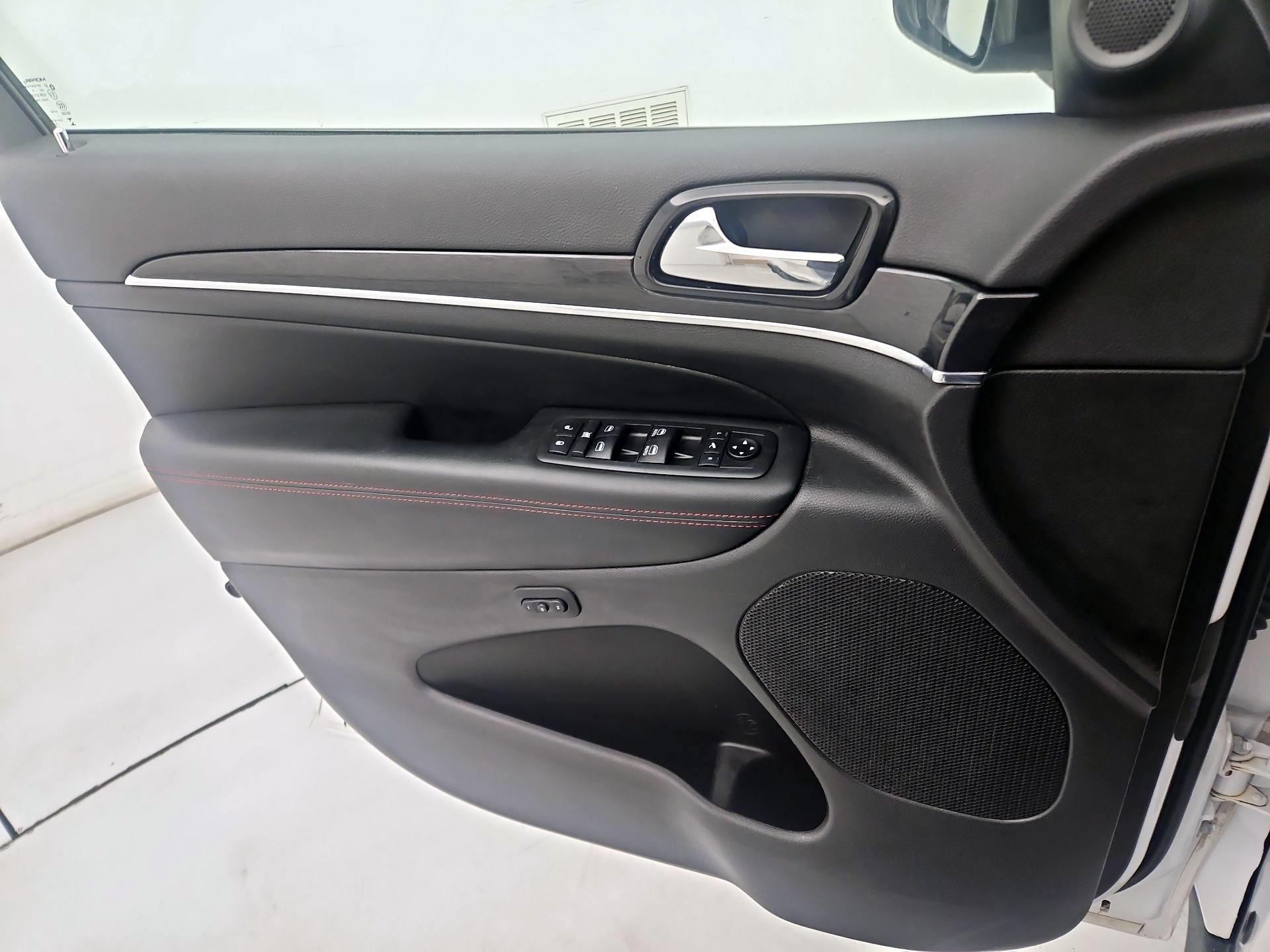 Thumbnail: 2019 Jeep Grand Cherokee - 12