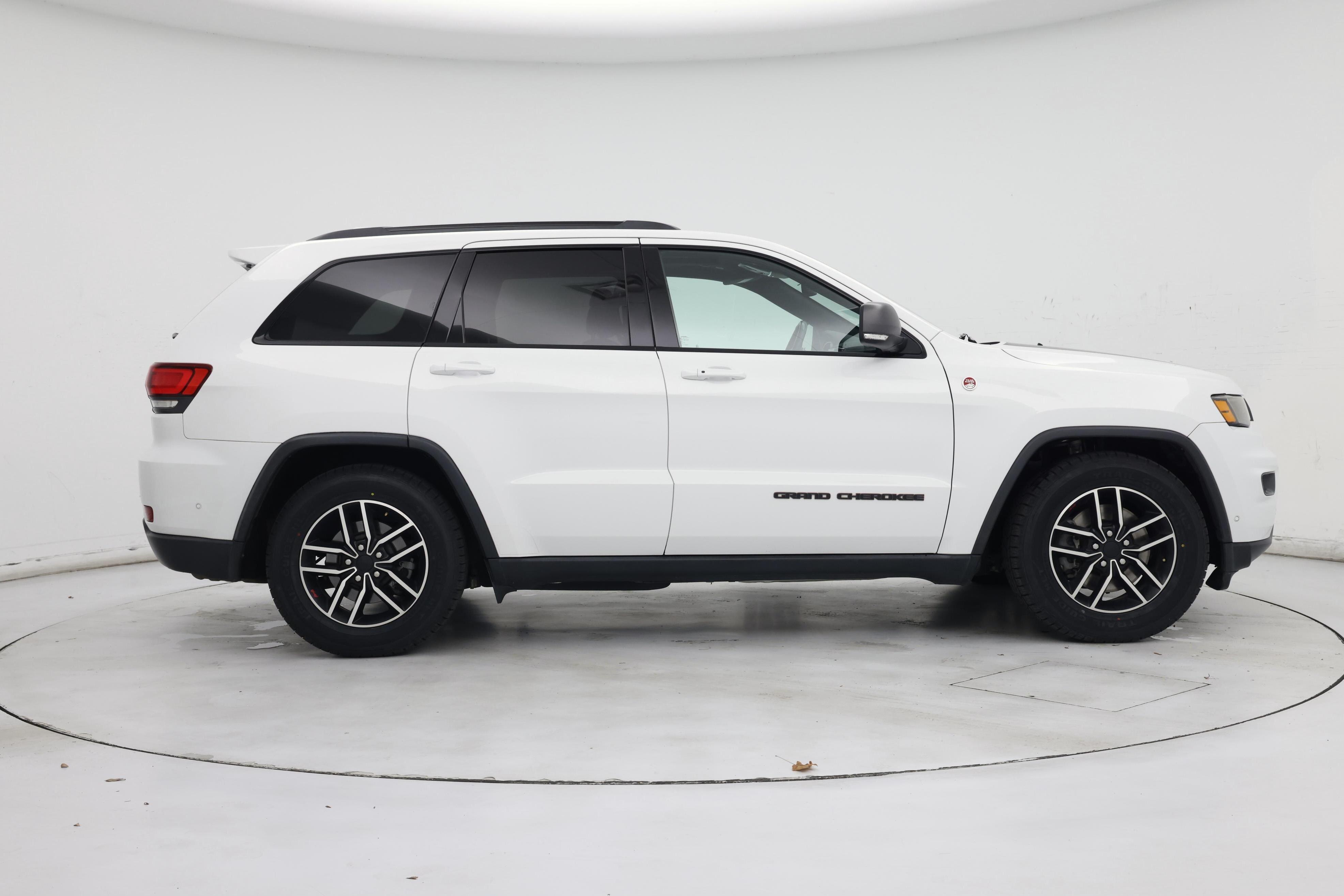 Thumbnail: 2019 Jeep Grand Cherokee - 7