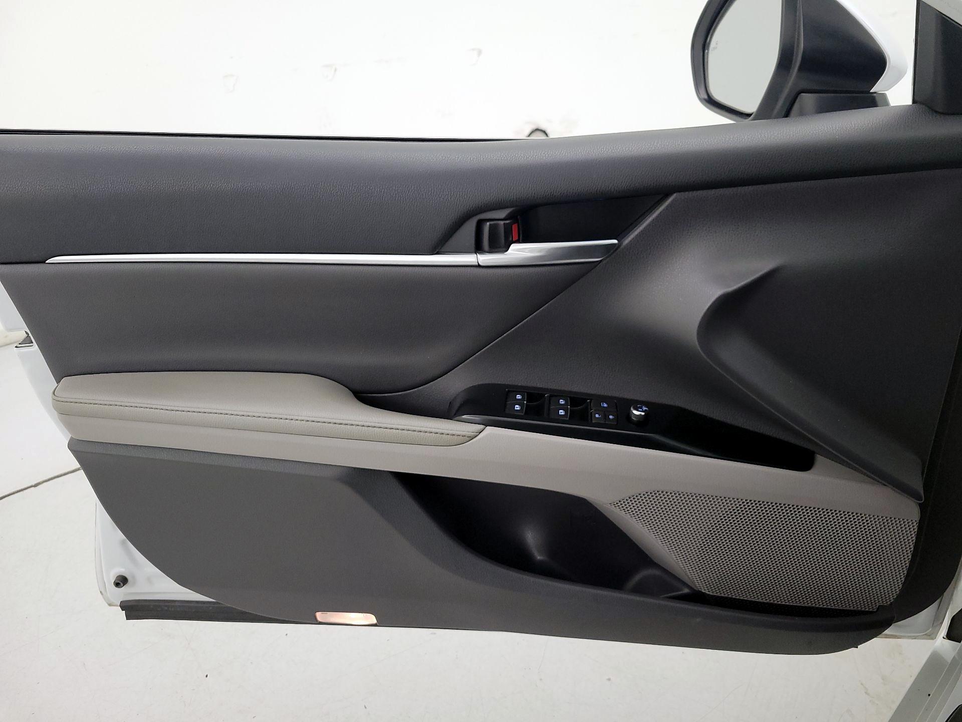 Thumbnail: 2019 Toyota Camry - 12