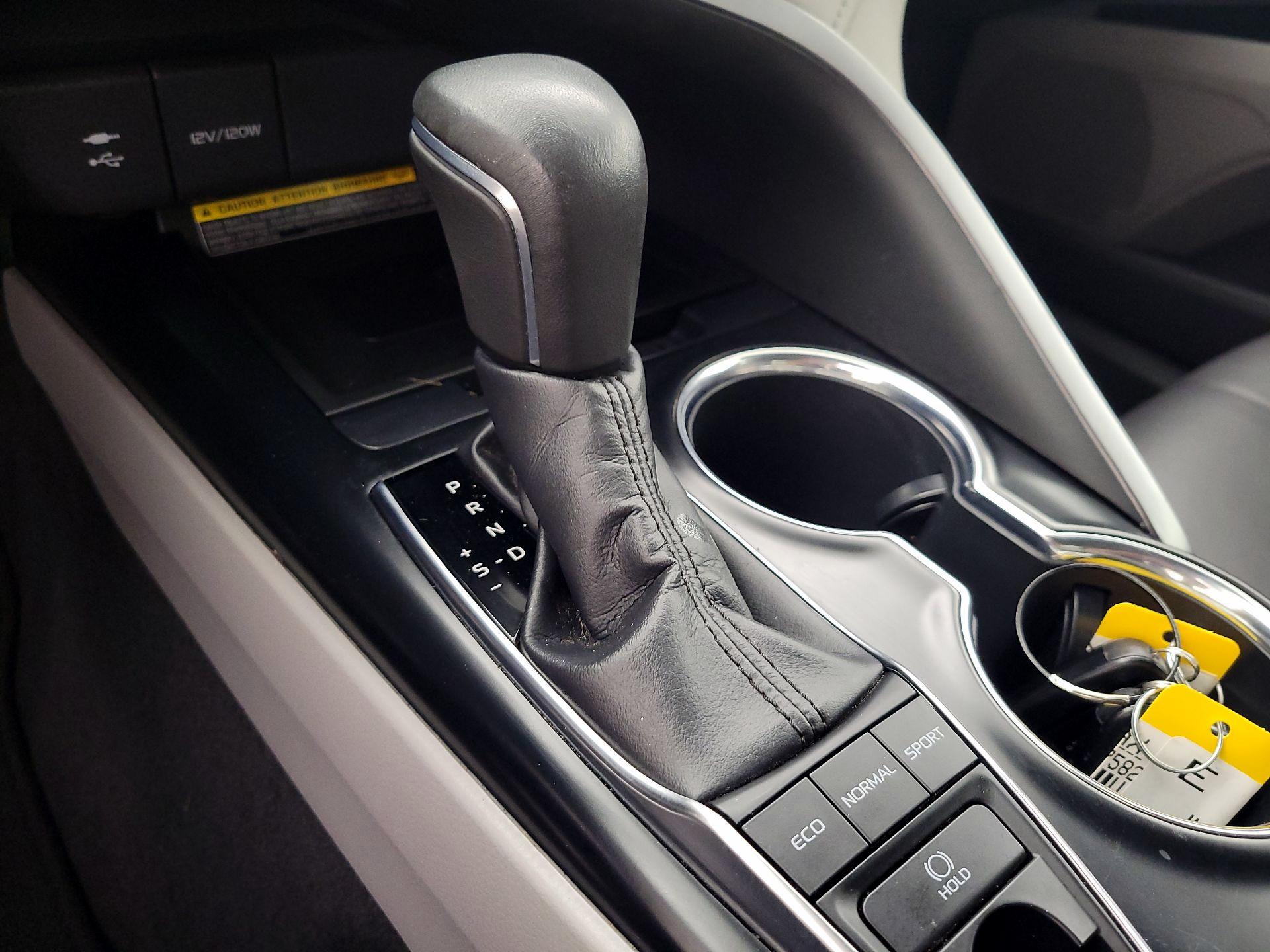 Thumbnail: 2019 Toyota Camry - 18