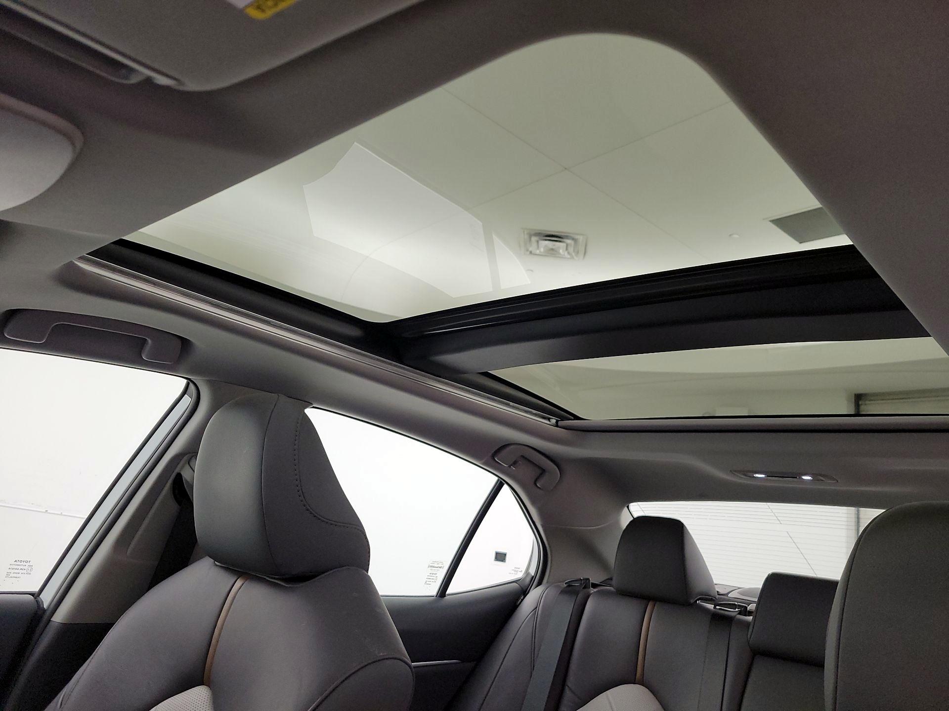 Thumbnail: 2019 Toyota Camry - 20