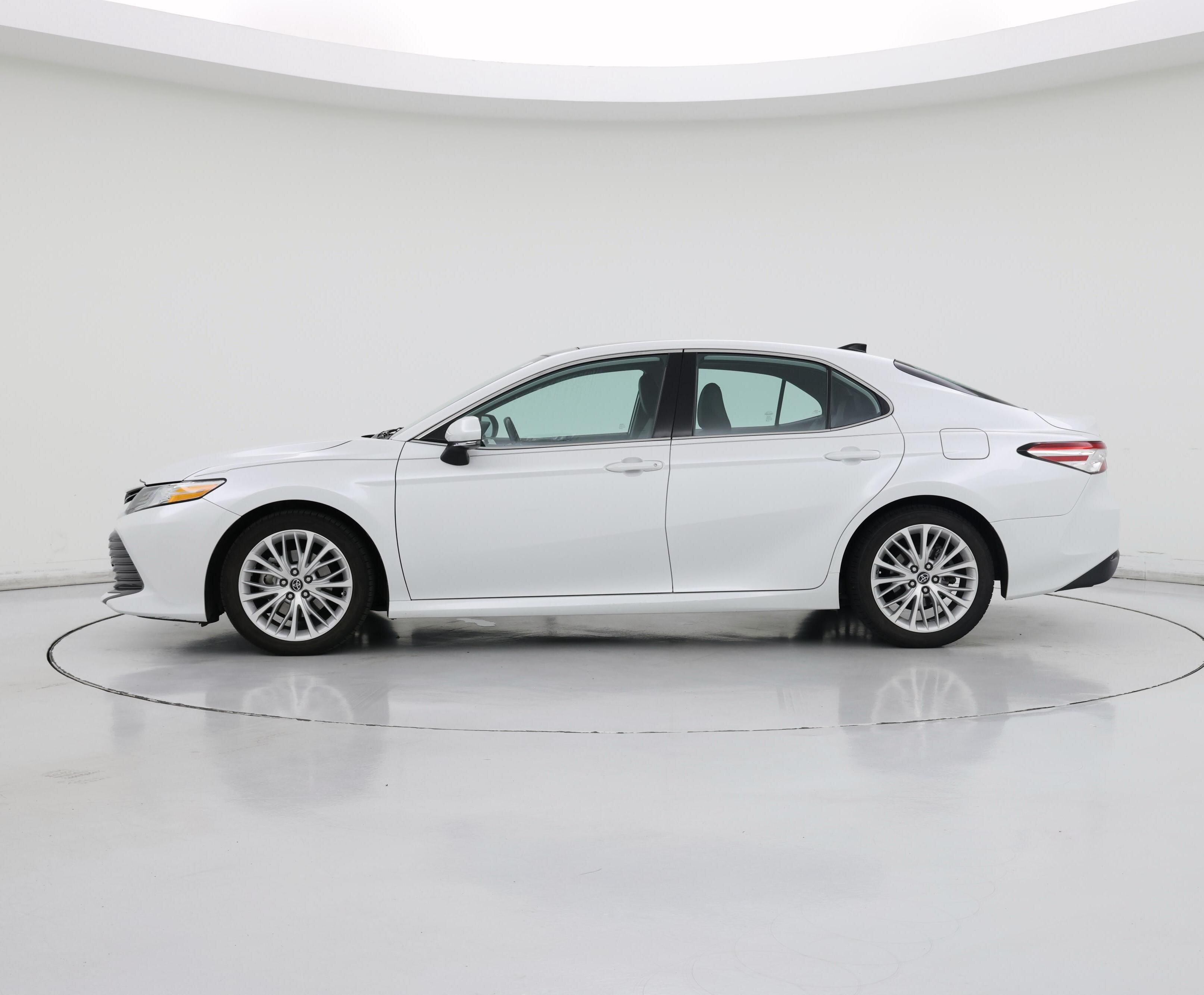 Thumbnail: 2019 Toyota Camry - 3