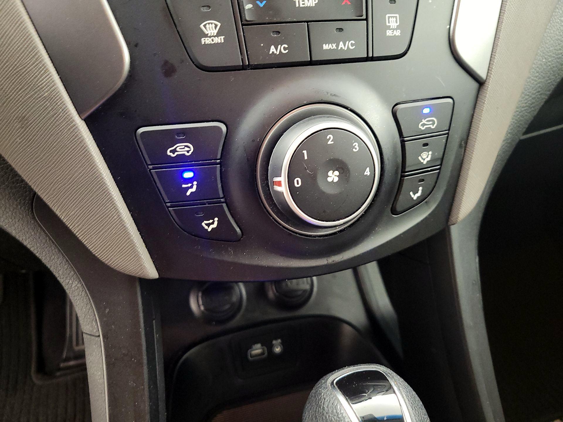 Thumbnail: 2018 Hyundai Santa Fe - 16