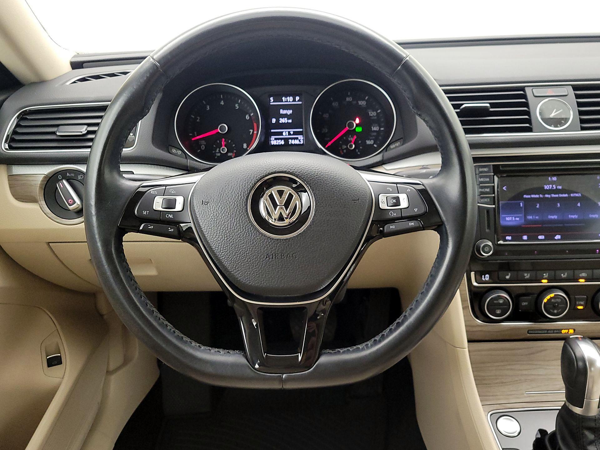 Thumbnail: 2017 Volkswagen Passat - 10