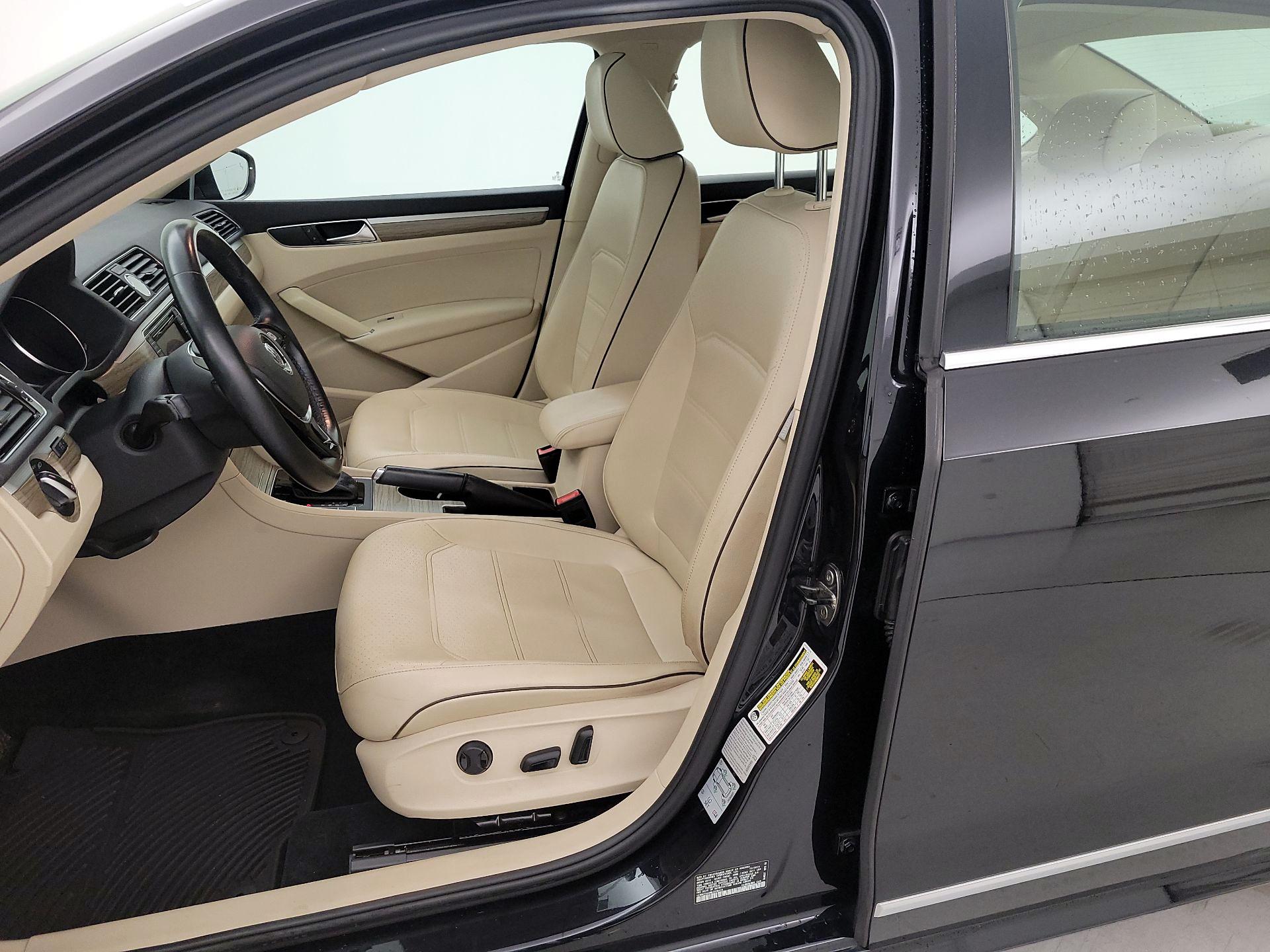 Thumbnail: 2017 Volkswagen Passat - 11