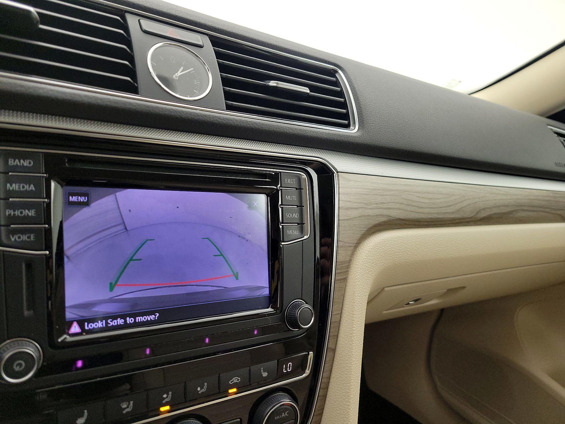 Thumbnail: 2017 Volkswagen Passat - 14