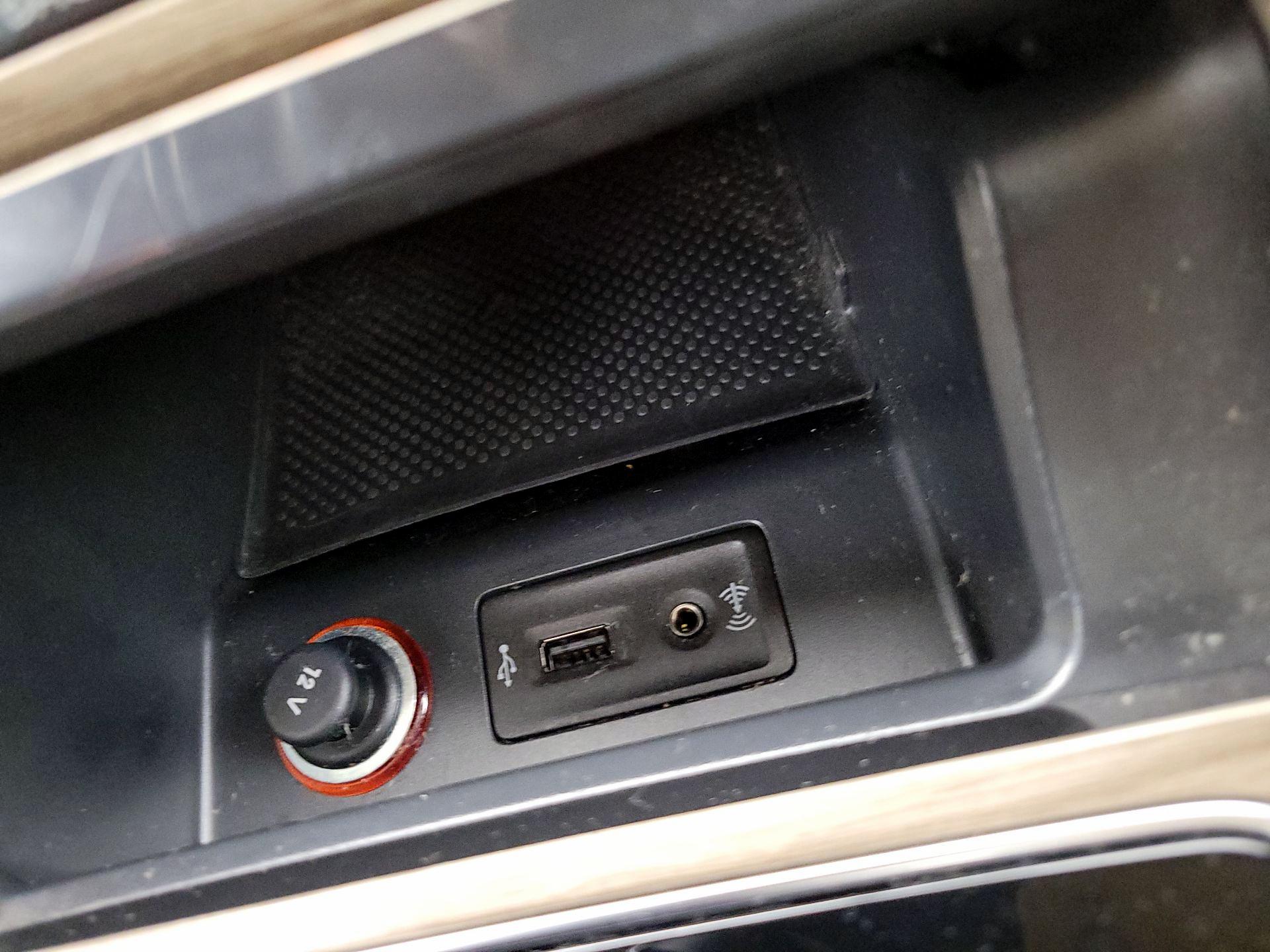 Thumbnail: 2017 Volkswagen Passat - 18