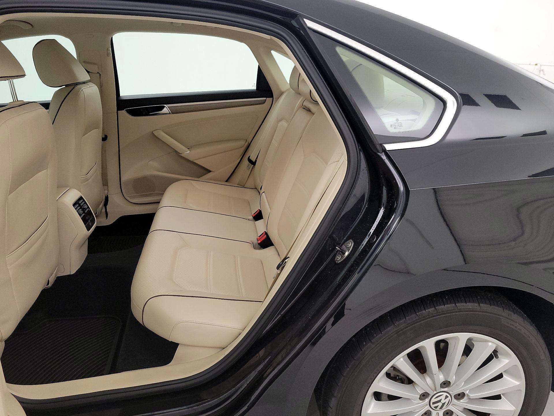 Thumbnail: 2017 Volkswagen Passat - 20