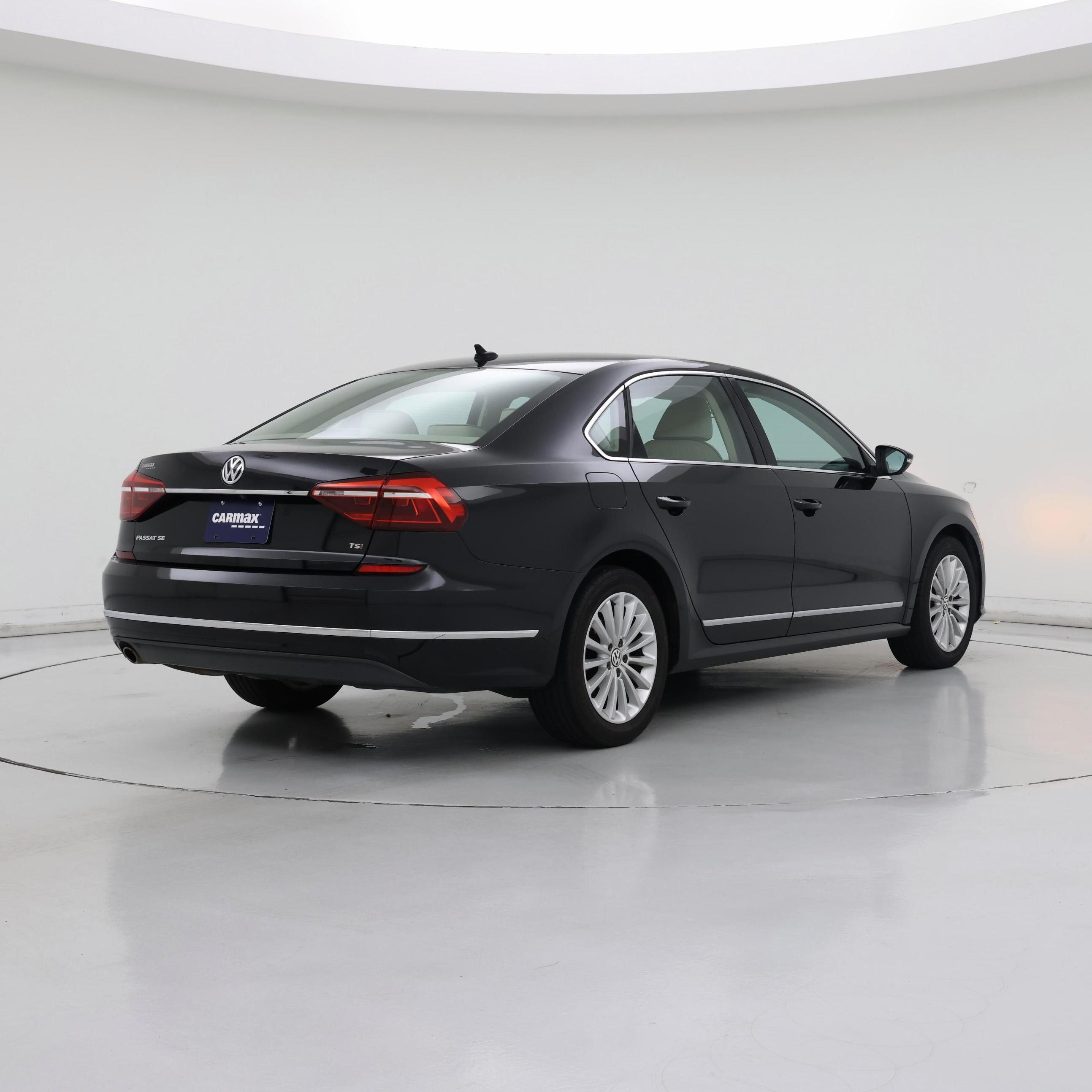 Thumbnail: 2017 Volkswagen Passat - 8