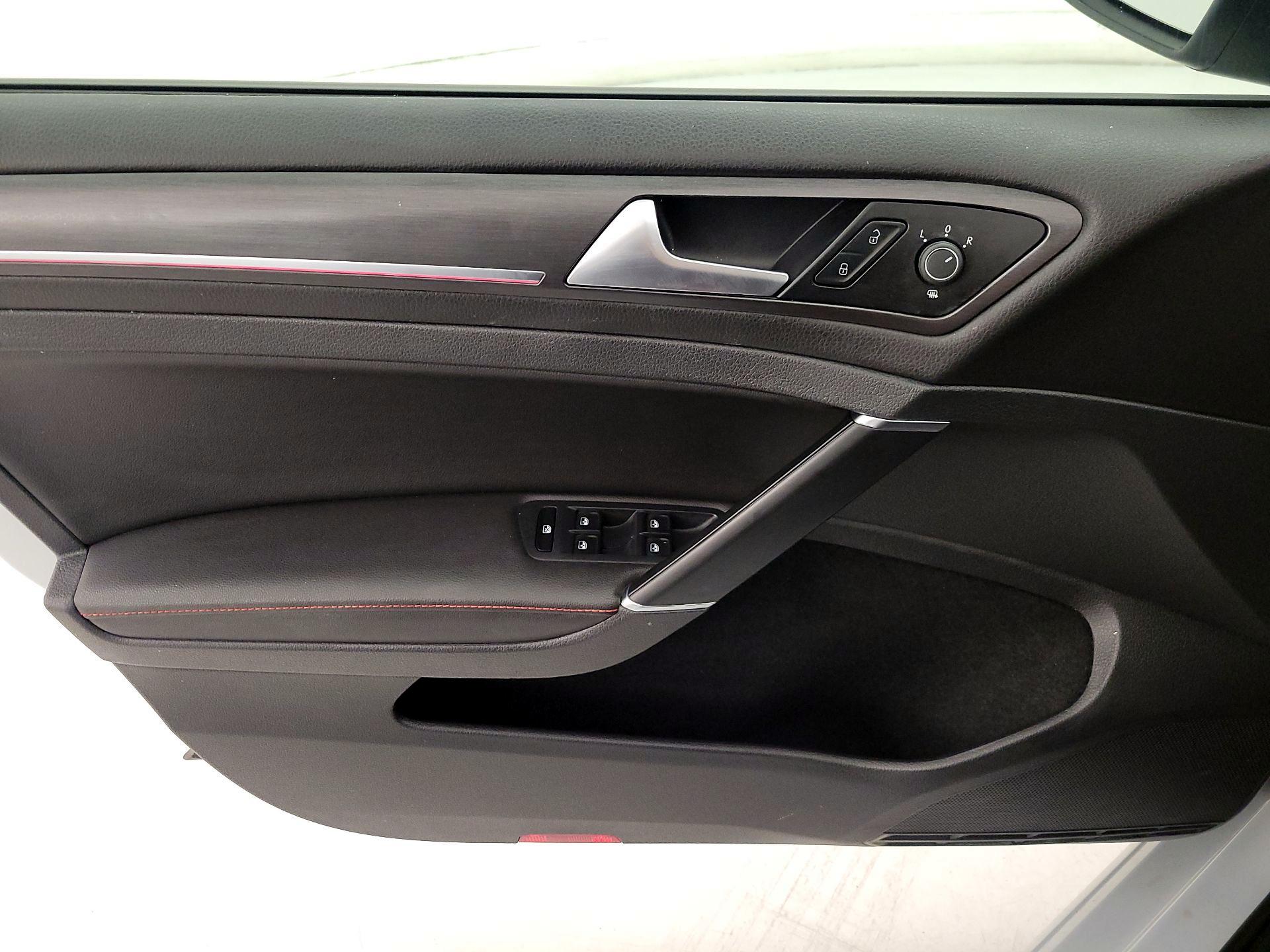 Thumbnail: 2020 Volkswagen Golf - 12