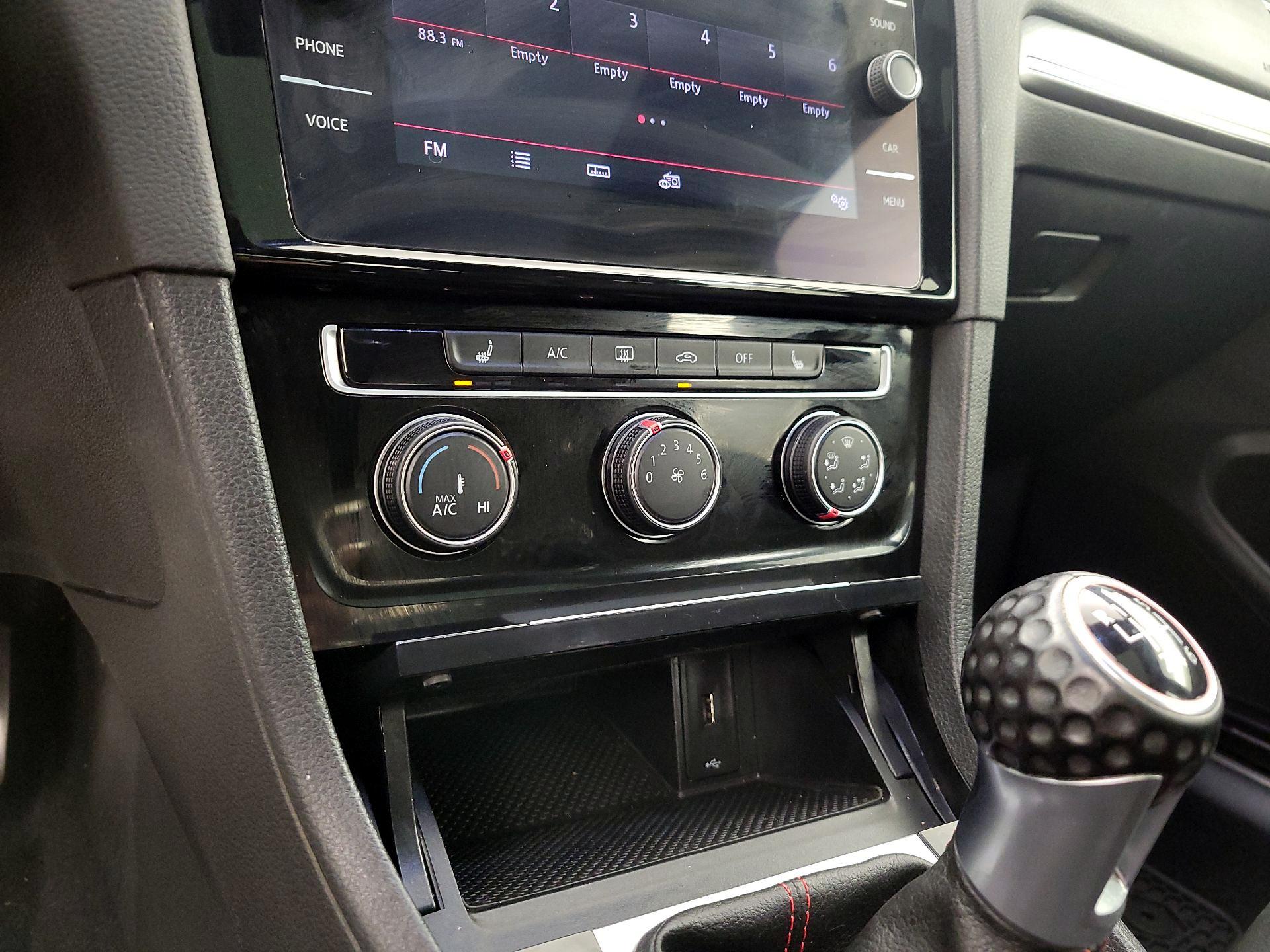 Thumbnail: 2020 Volkswagen Golf - 15