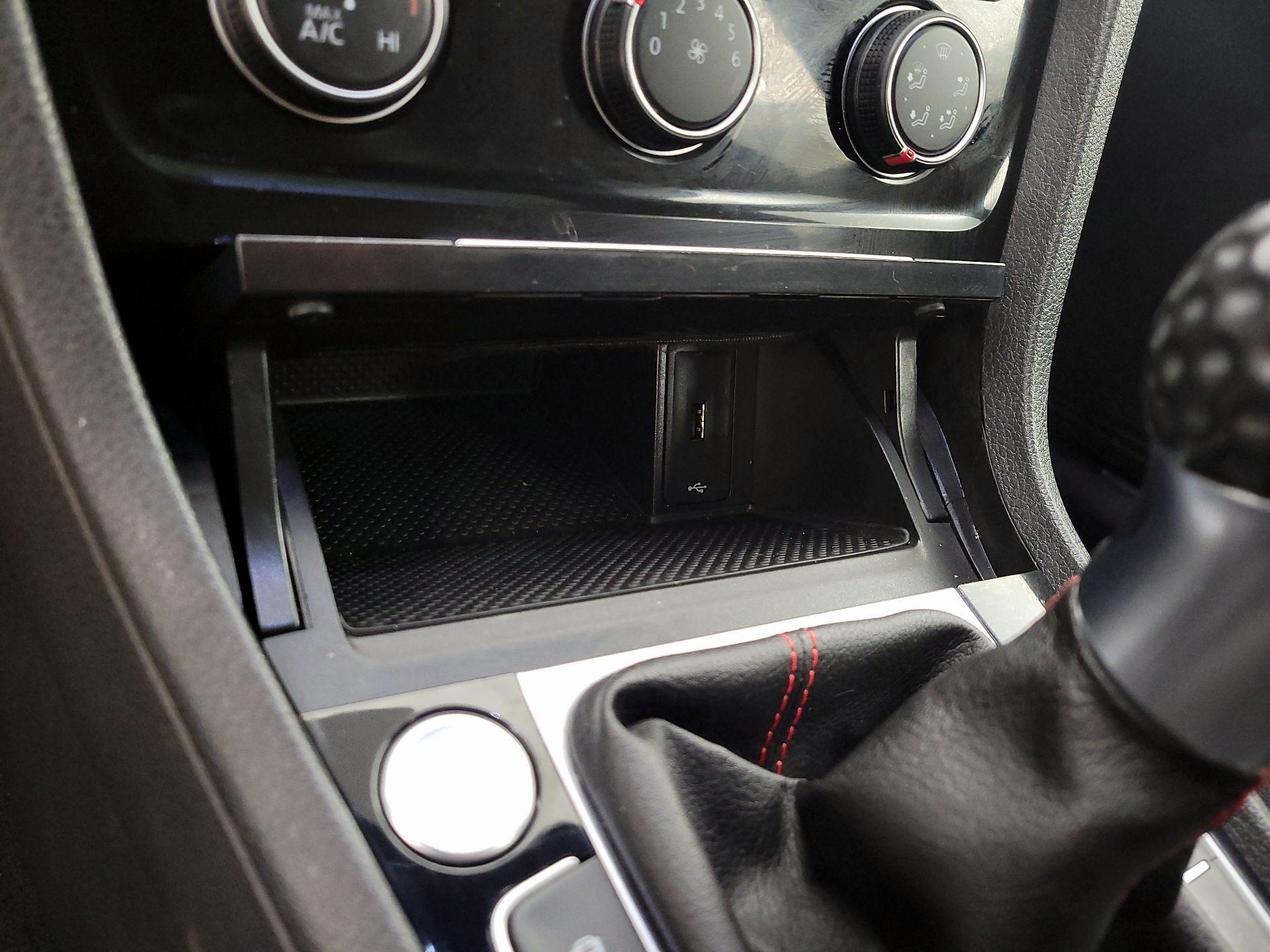 Thumbnail: 2020 Volkswagen Golf - 17