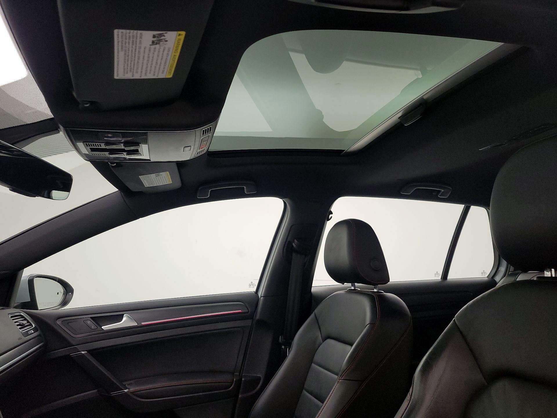 Thumbnail: 2020 Volkswagen Golf - 18