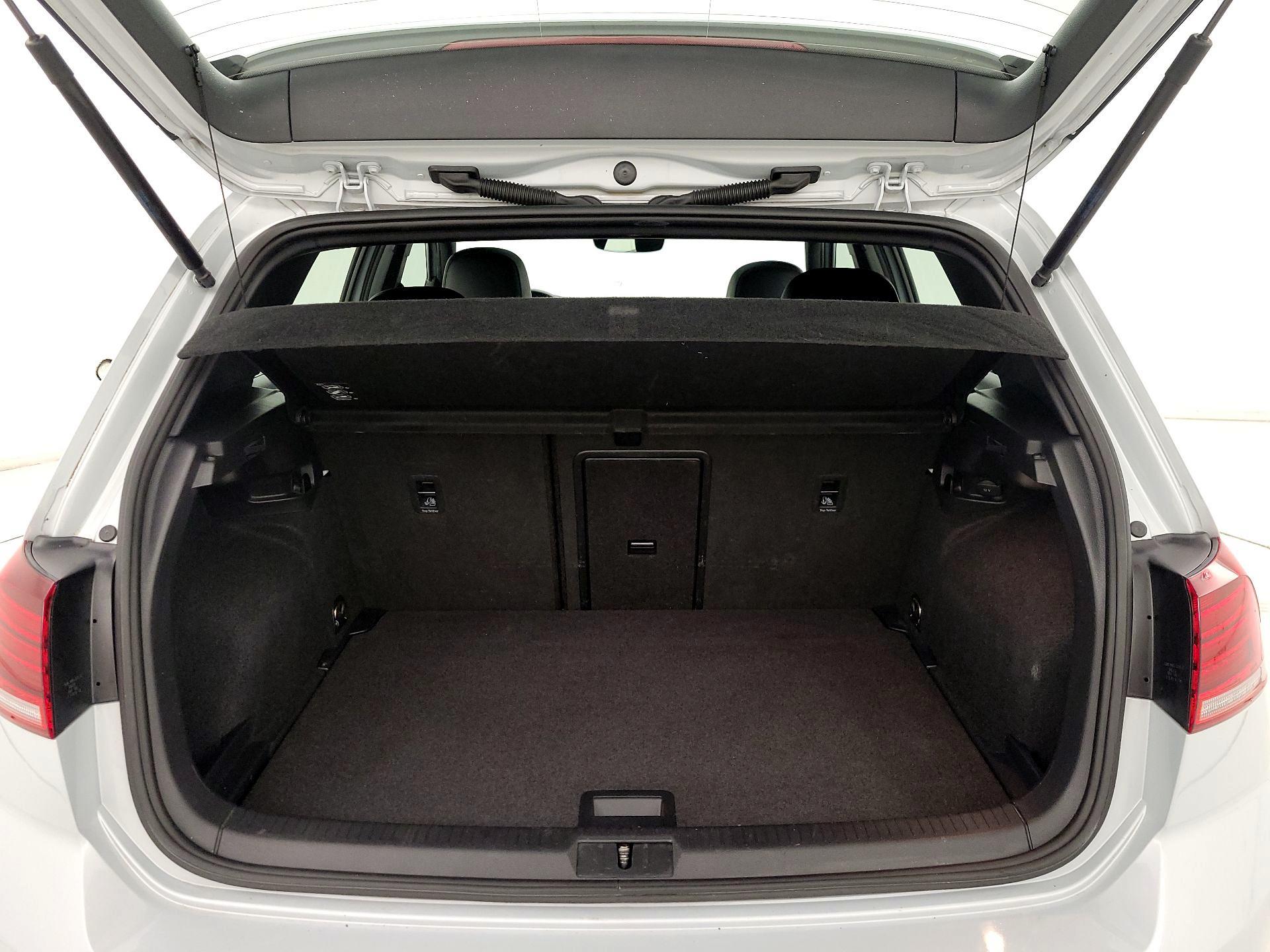 Thumbnail: 2020 Volkswagen Golf - 20