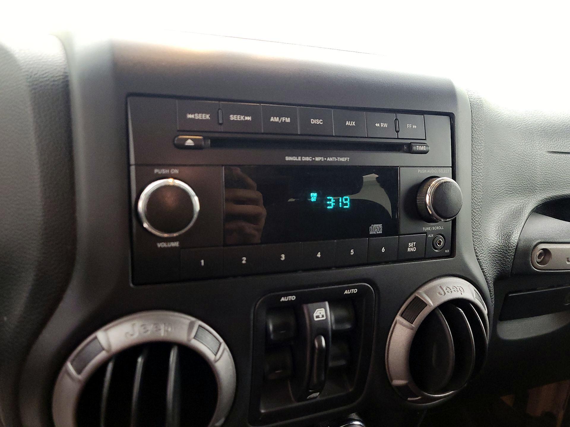 Thumbnail: 2016 Jeep Wrangler - 14