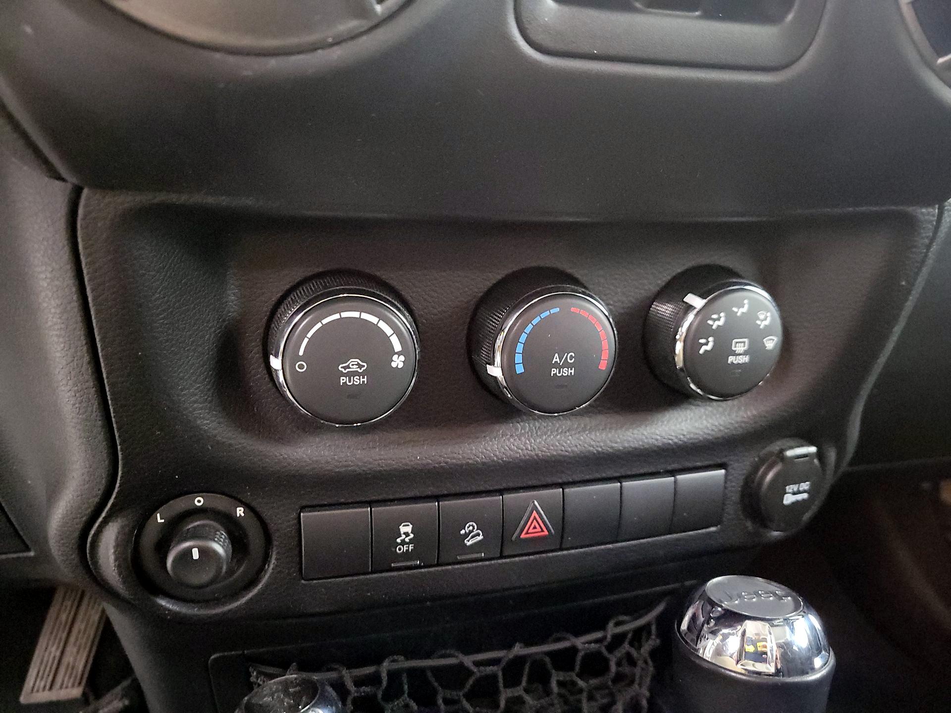 Thumbnail: 2016 Jeep Wrangler - 15