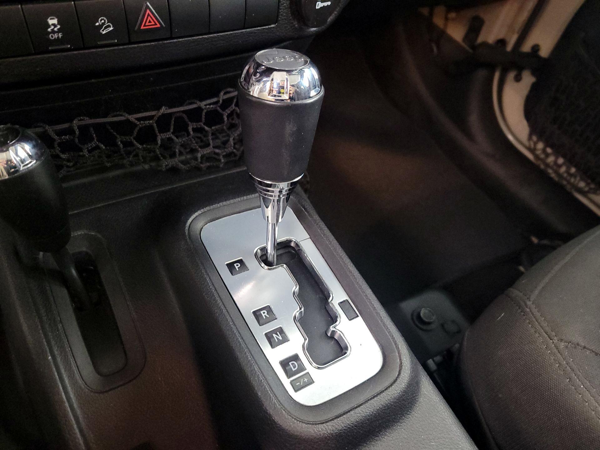 Thumbnail: 2016 Jeep Wrangler - 16