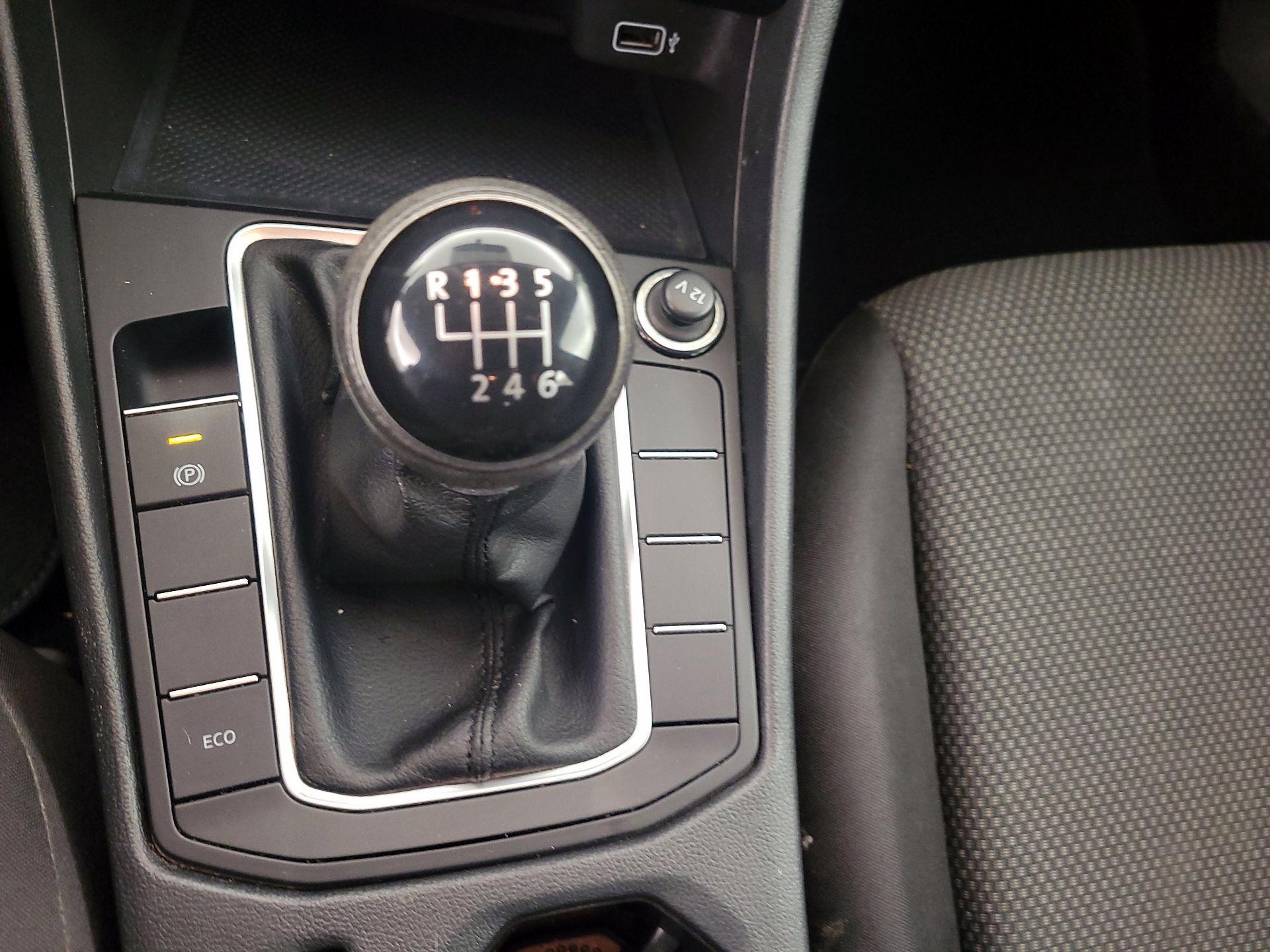 Thumbnail: 2019 Volkswagen Jetta - 17