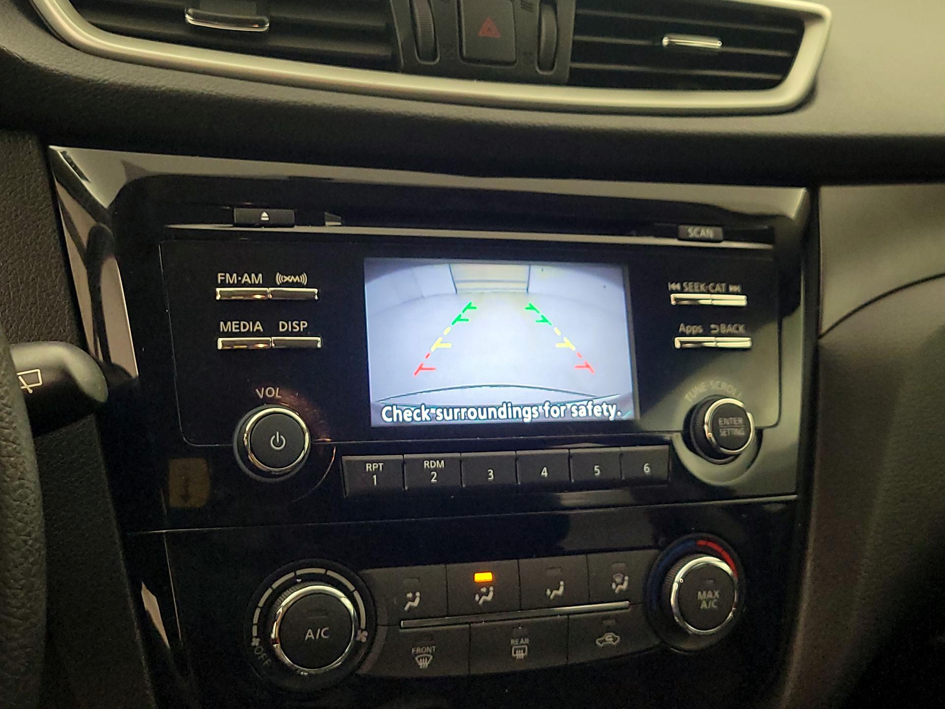 Thumbnail: 2016 Nissan Rogue - 14