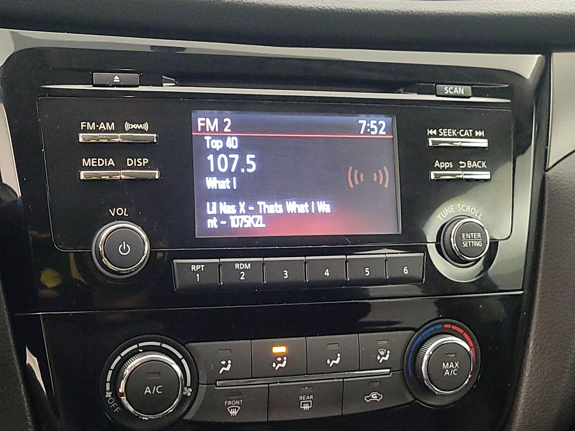 Thumbnail: 2016 Nissan Rogue - 15