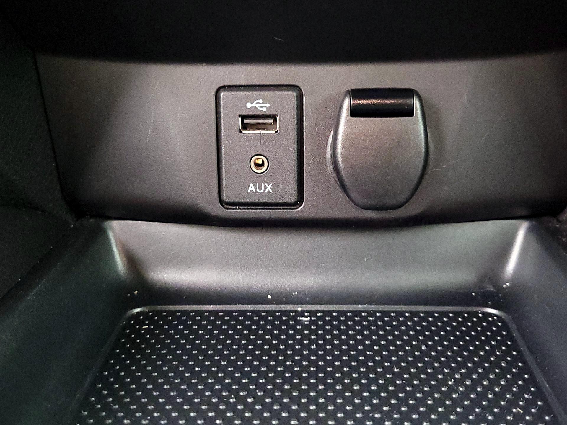 Thumbnail: 2016 Nissan Rogue - 18