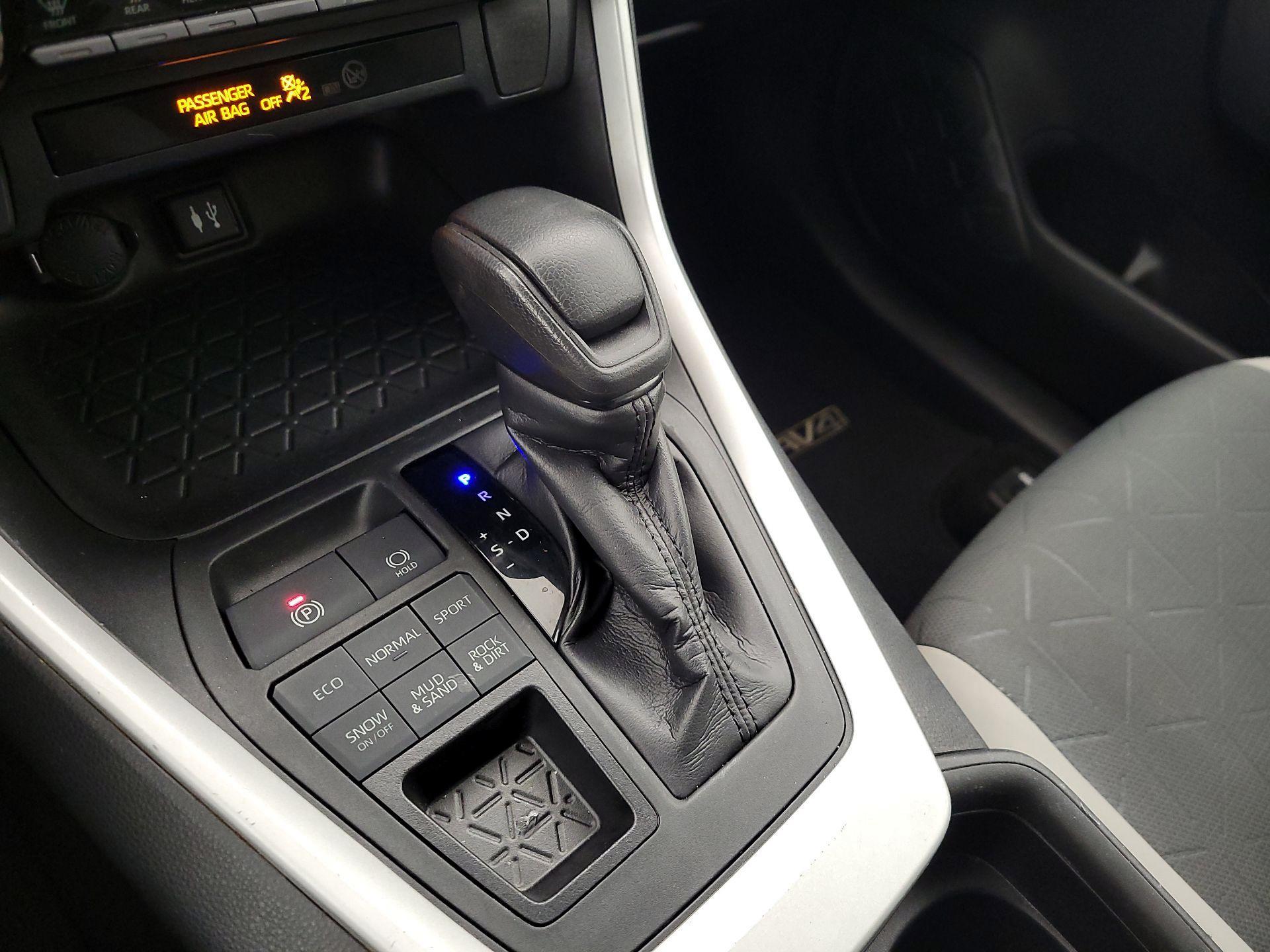 Thumbnail: 2019 Toyota RAV4 - 16