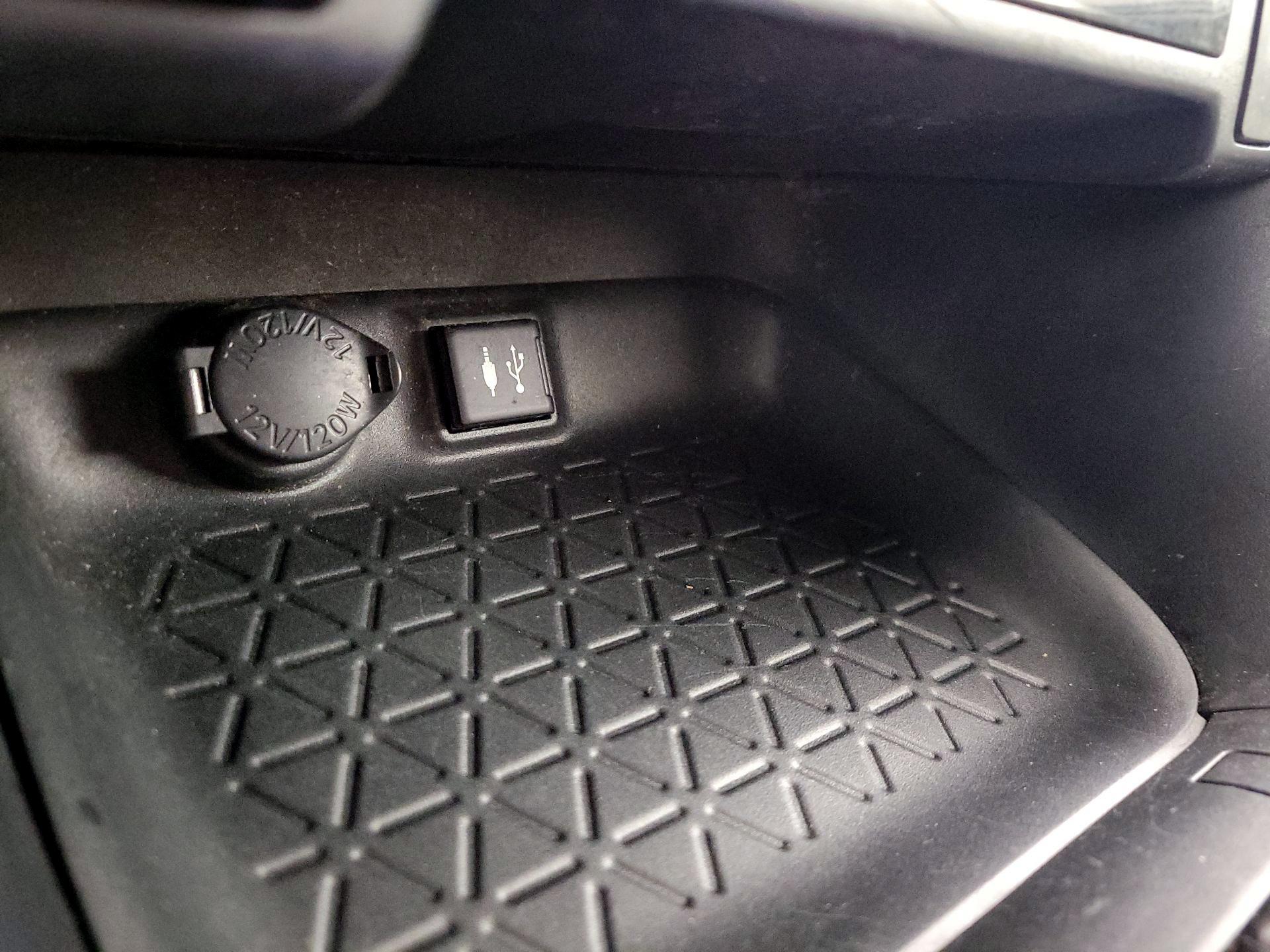 Thumbnail: 2019 Toyota RAV4 - 17