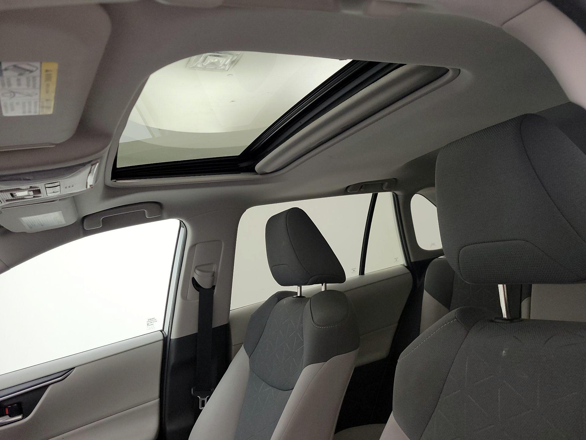 Thumbnail: 2019 Toyota RAV4 - 18