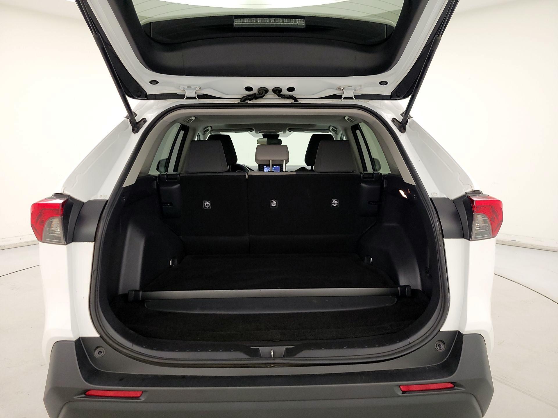 Thumbnail: 2019 Toyota RAV4 - 20