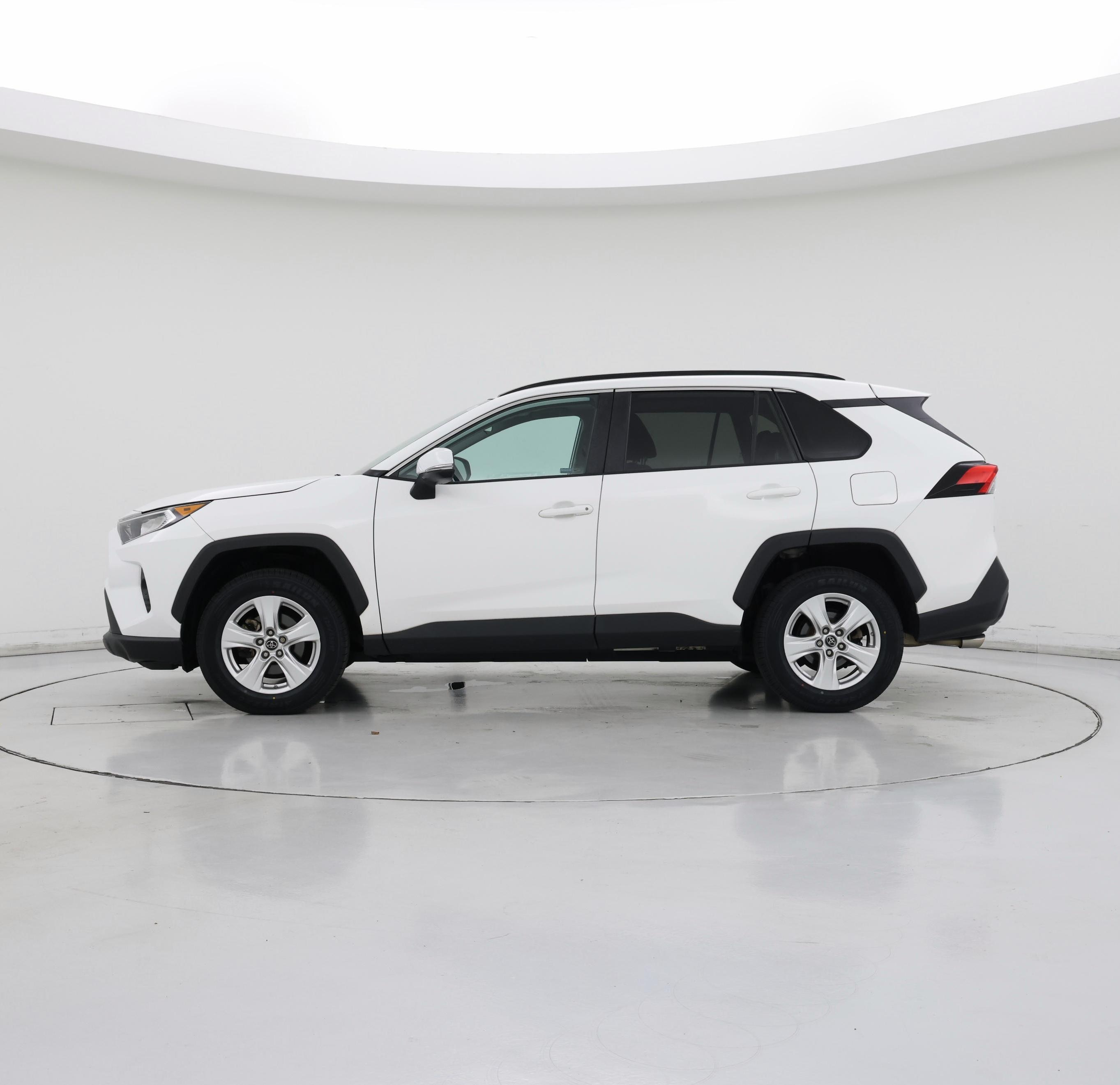 Thumbnail: 2019 Toyota RAV4 - 3