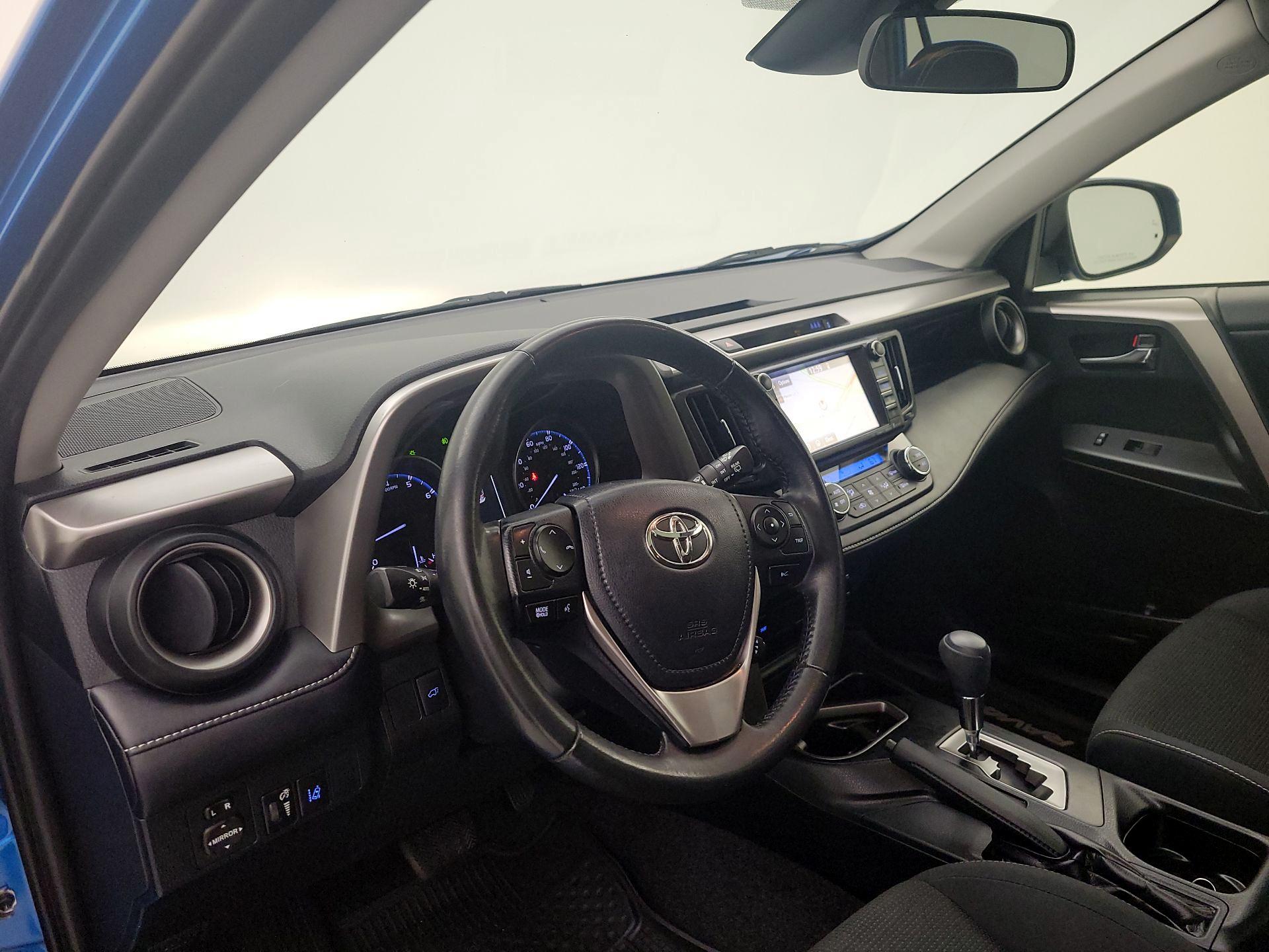 Thumbnail: 2018 Toyota RAV4 - 9