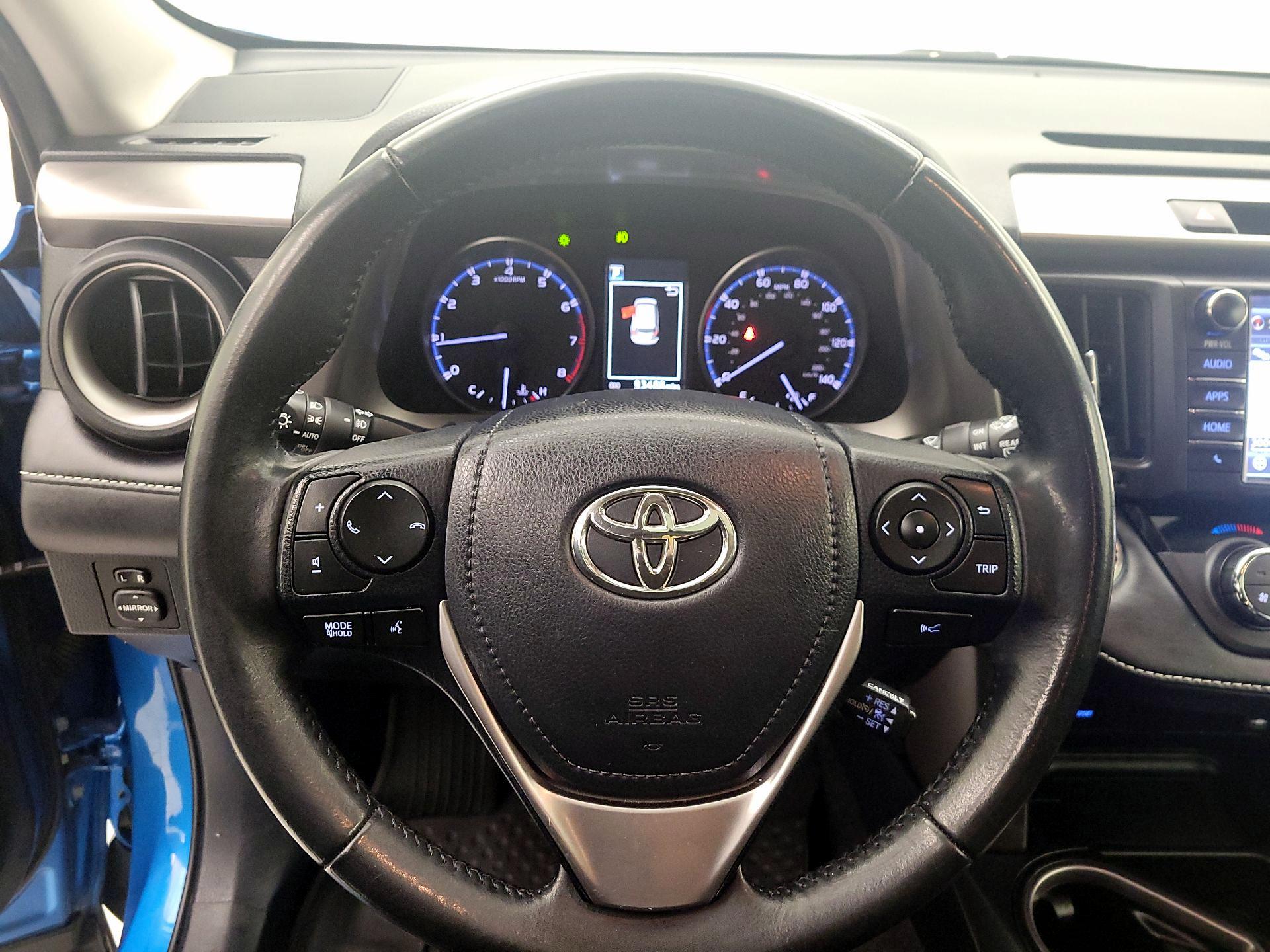 Thumbnail: 2018 Toyota RAV4 - 10