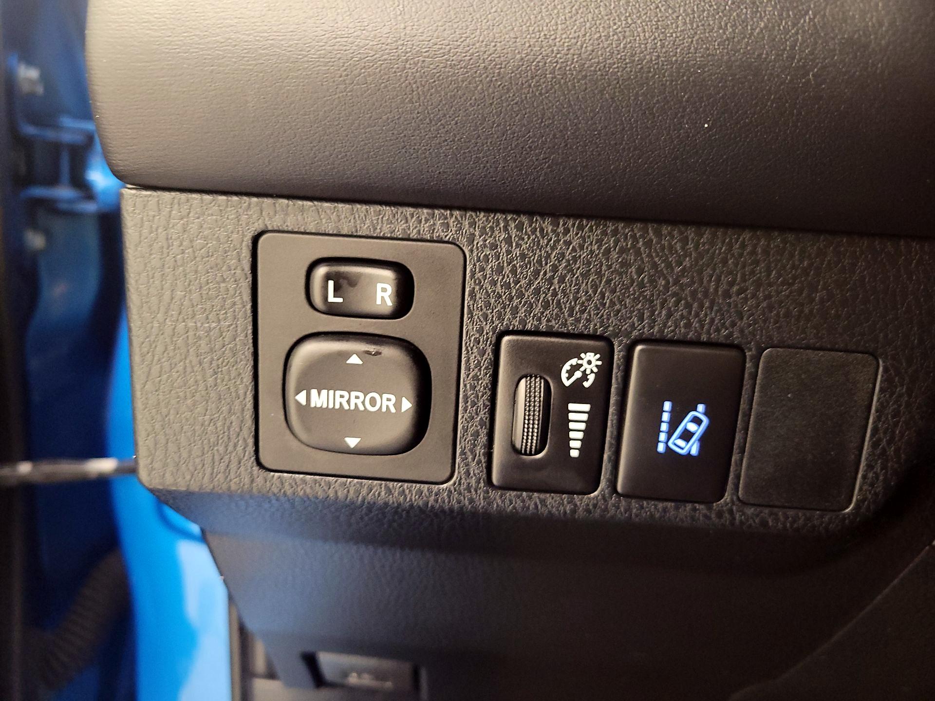 Thumbnail: 2018 Toyota RAV4 - 13