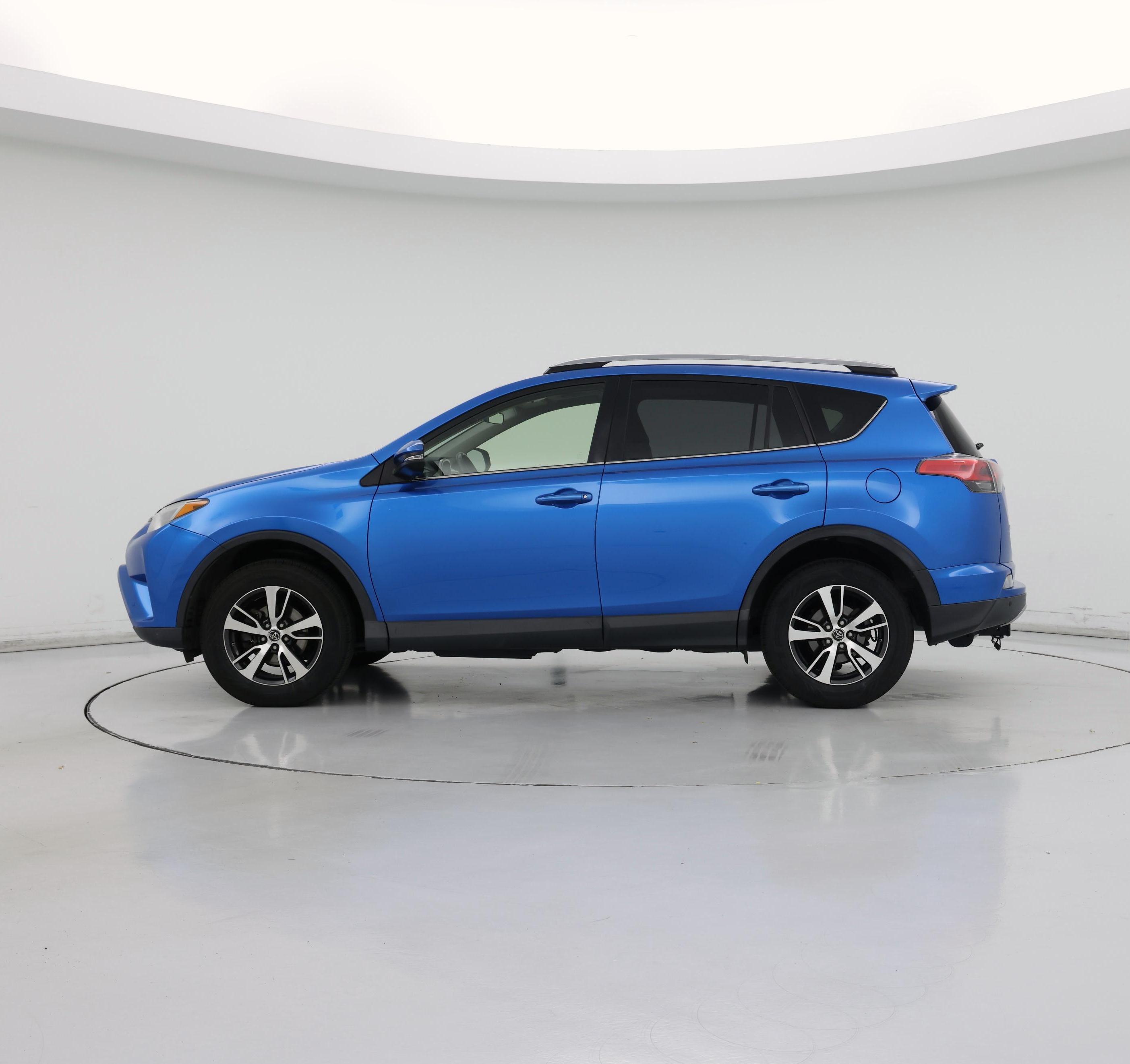 Thumbnail: 2018 Toyota RAV4 - 3