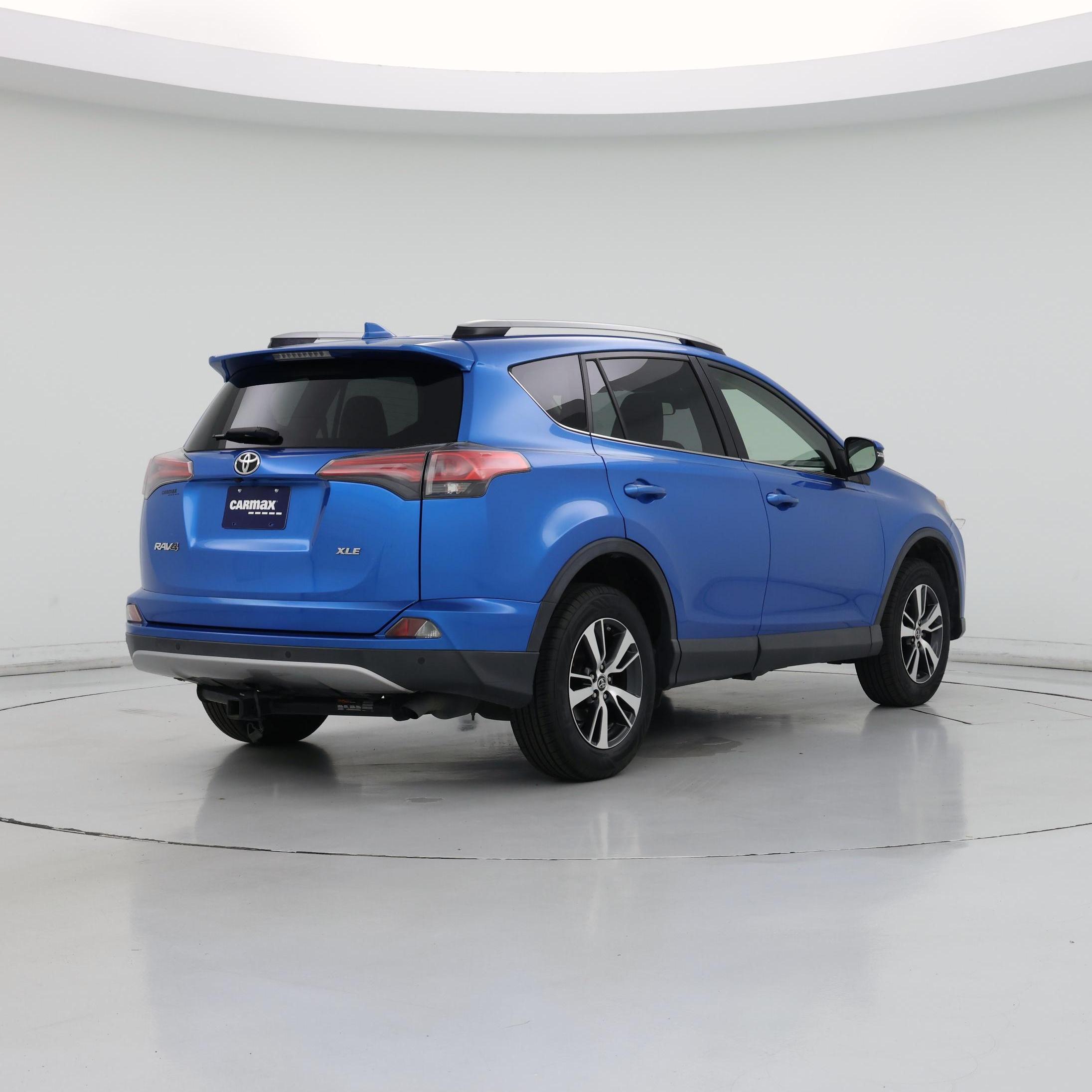 Thumbnail: 2018 Toyota RAV4 - 8