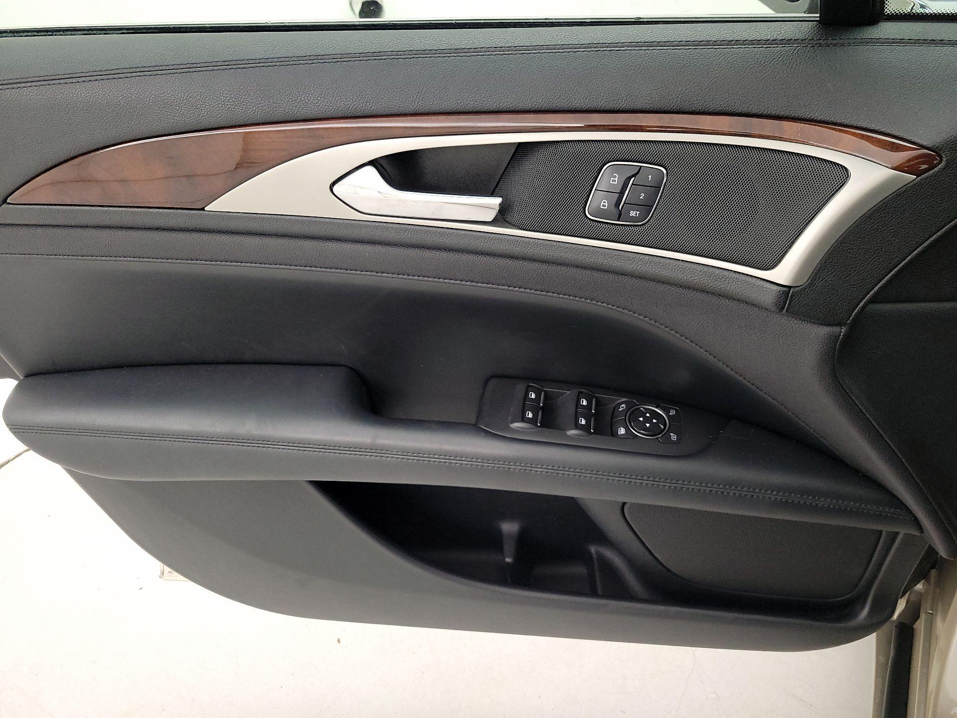 Thumbnail: 2017 Lincoln MKZ - 12