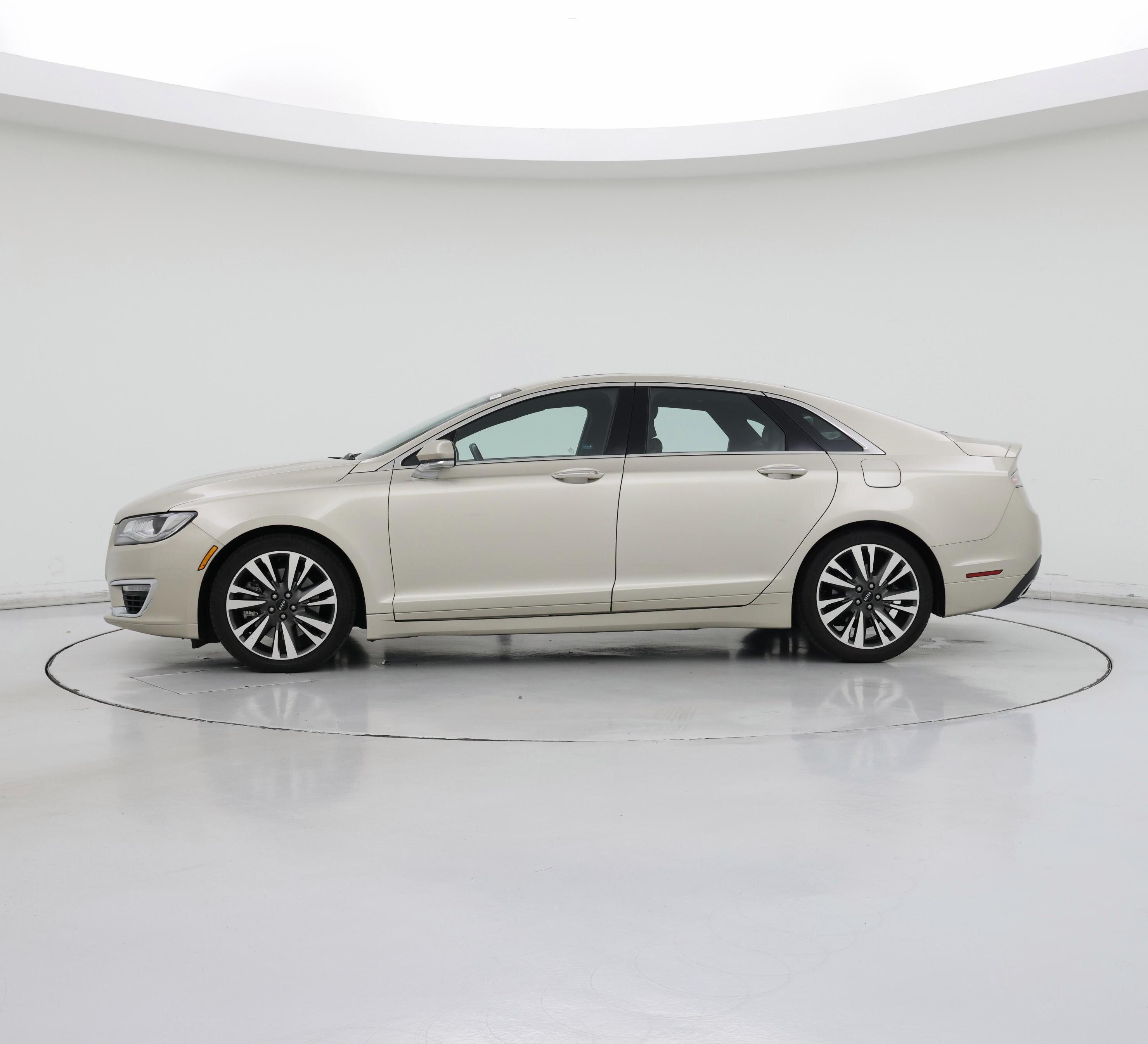 Thumbnail: 2017 Lincoln MKZ - 3