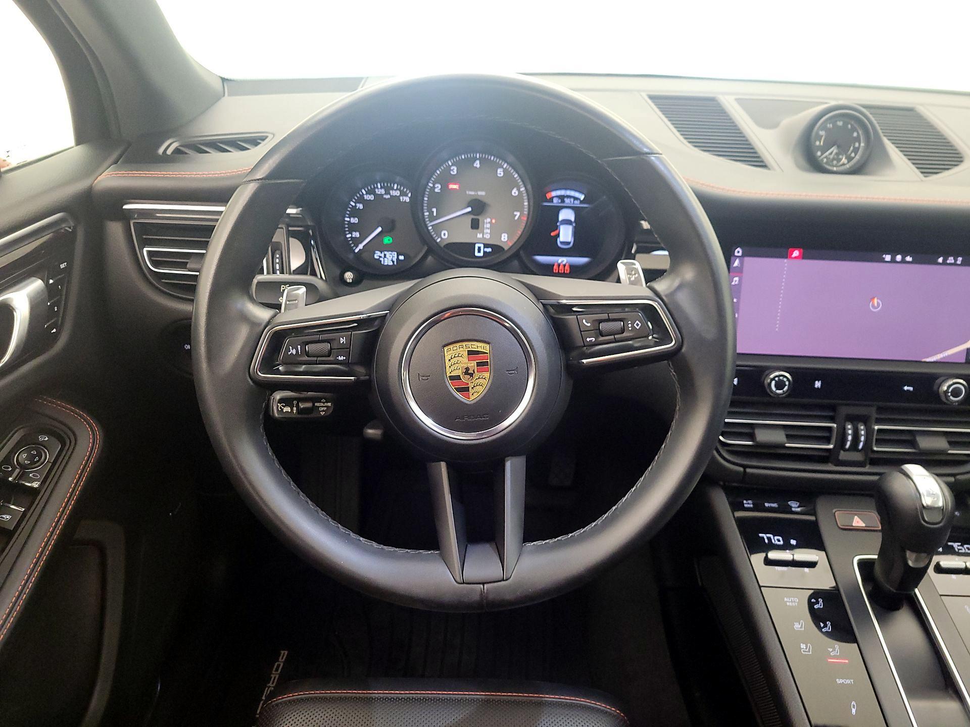 Thumbnail: 2022 Porsche Macan - 10