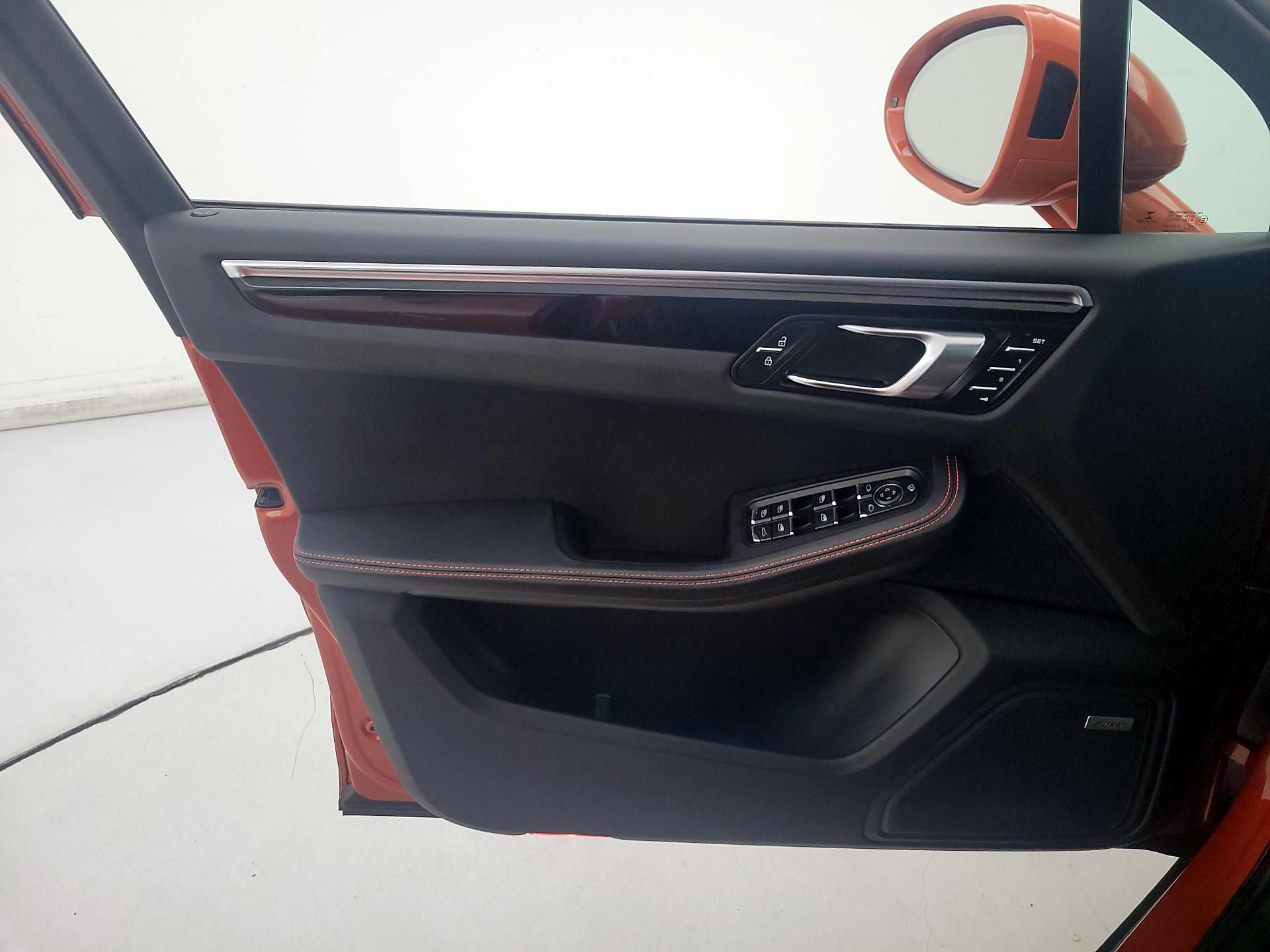 Thumbnail: 2022 Porsche Macan - 12