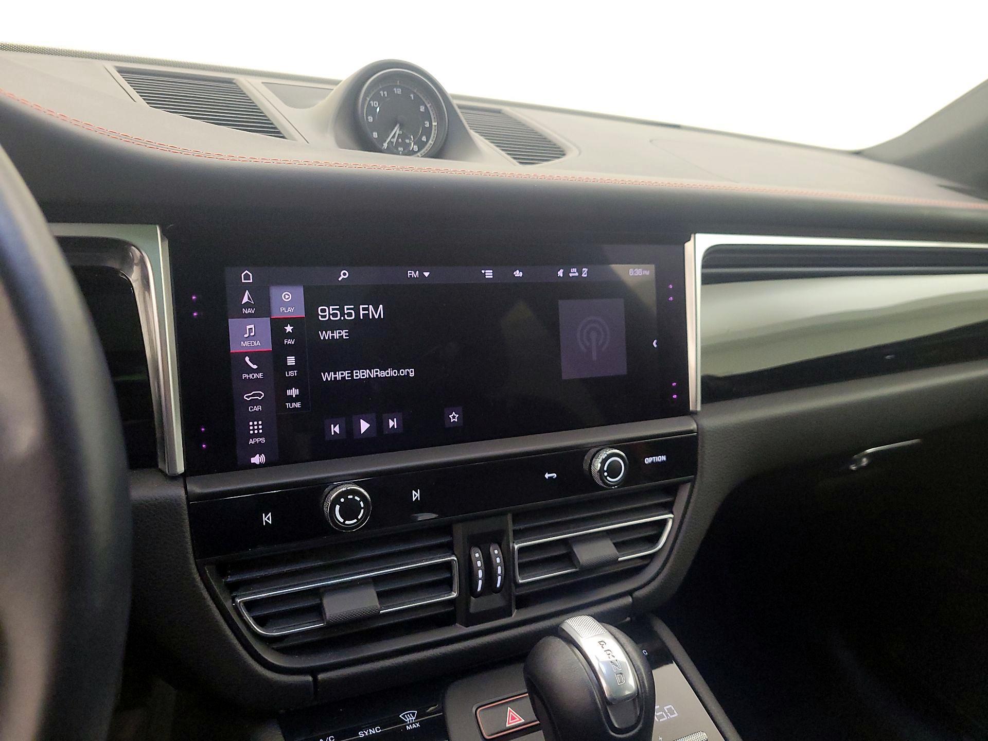 Thumbnail: 2022 Porsche Macan - 16