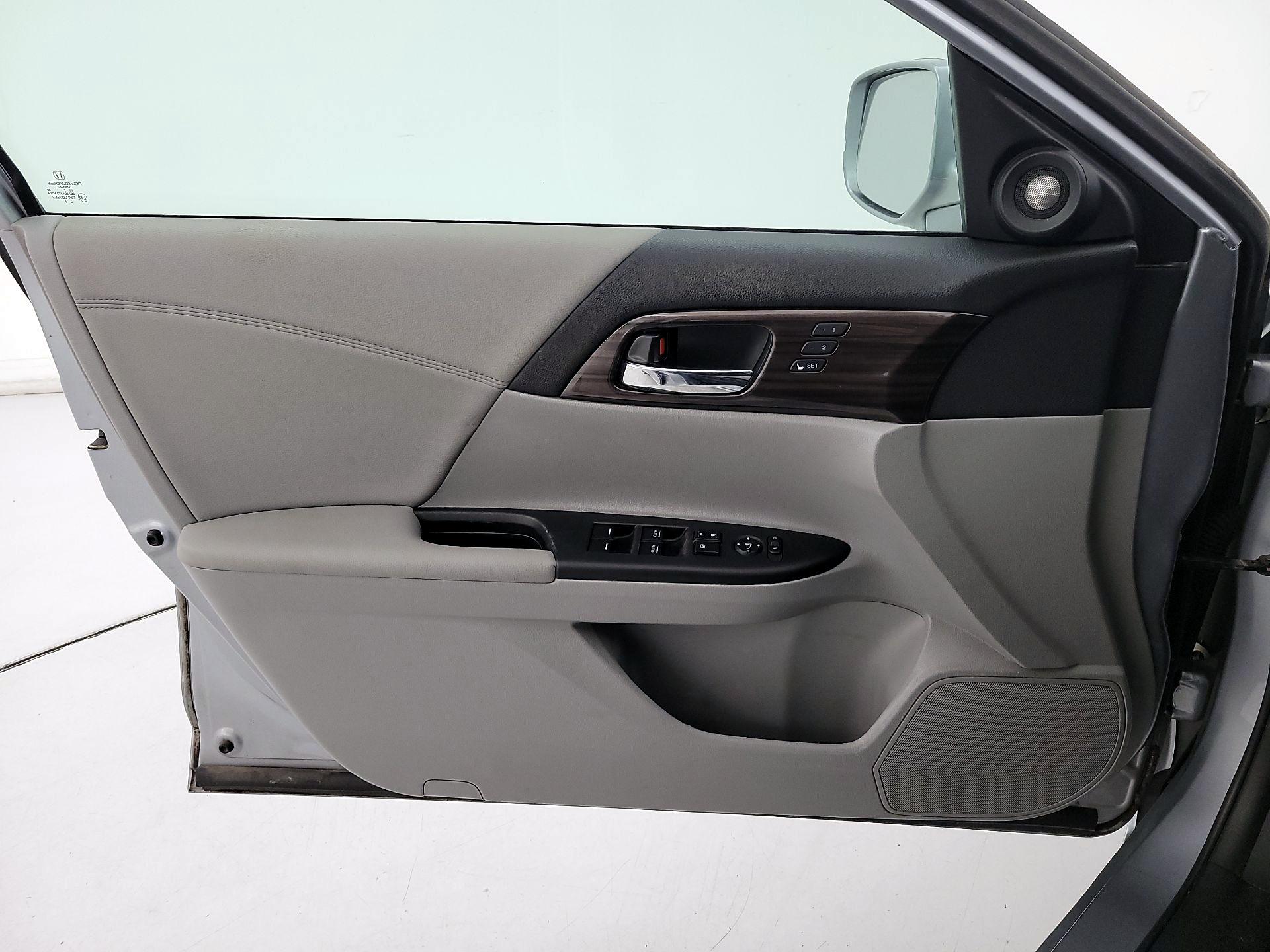 Thumbnail: 2017 Honda Accord - 12