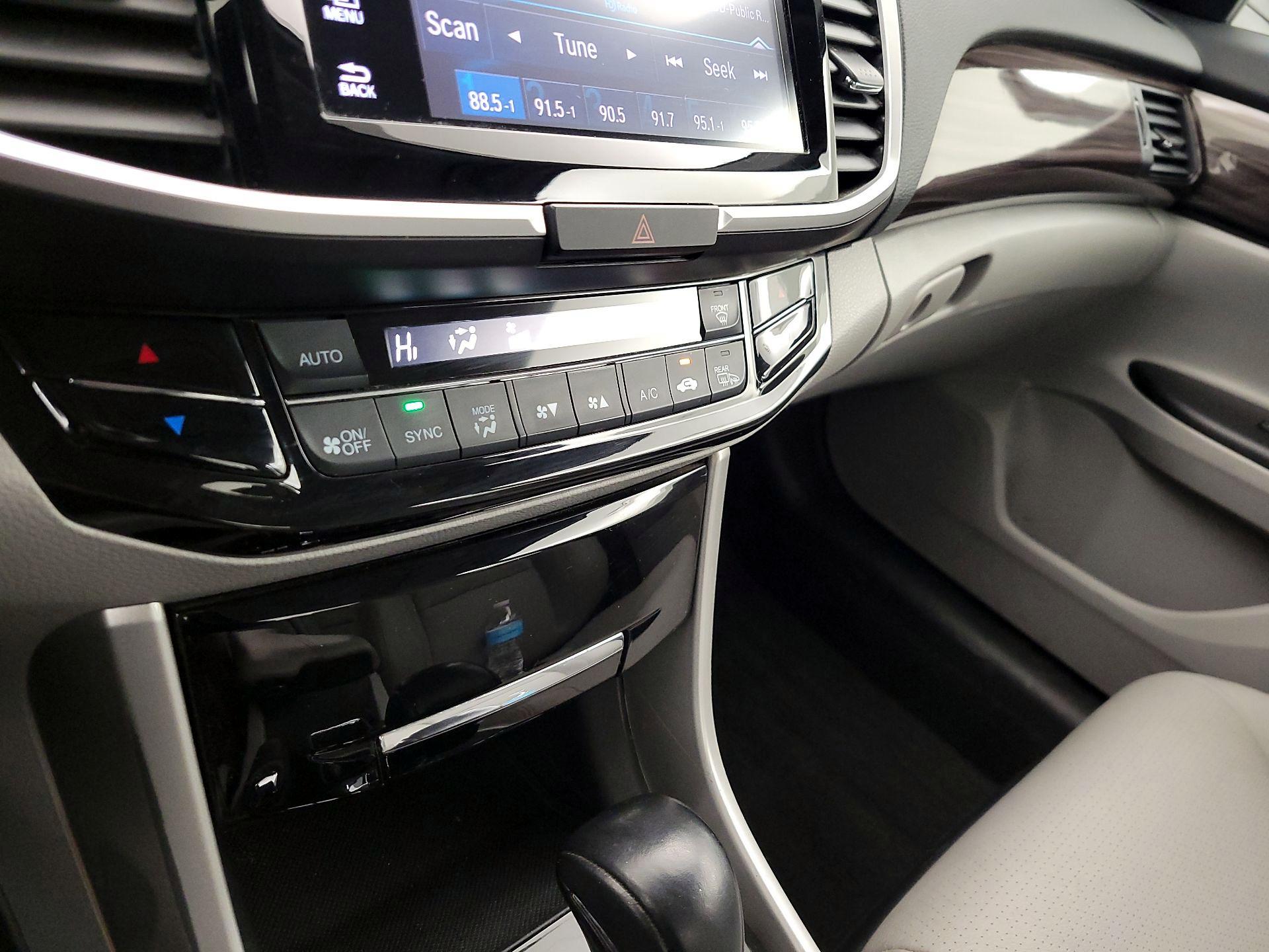 Thumbnail: 2017 Honda Accord - 16