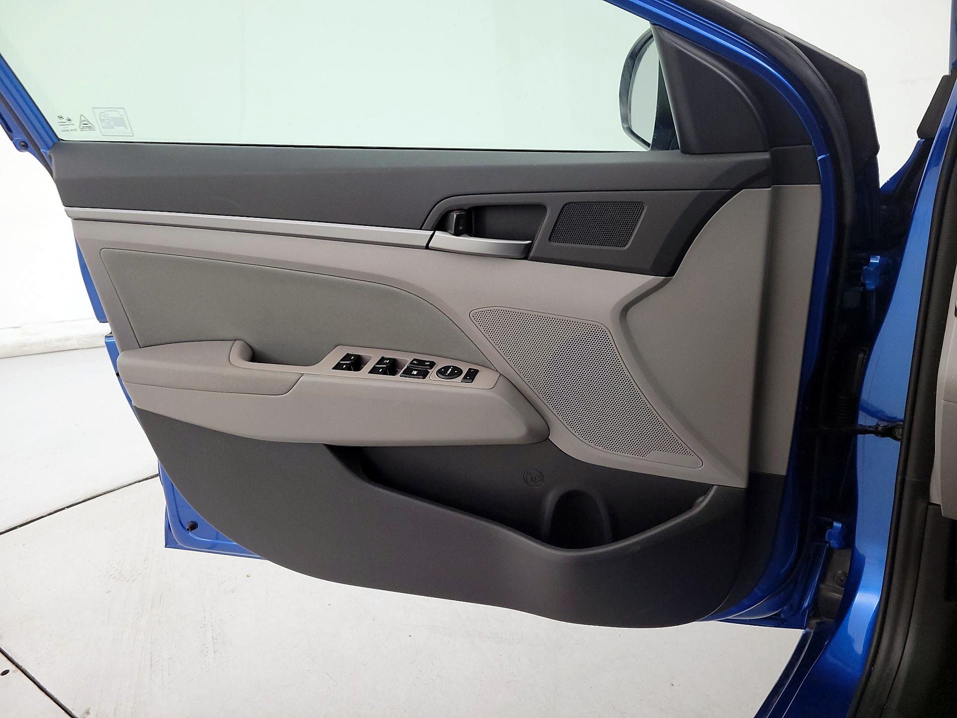 Thumbnail: 2018 Hyundai Elantra - 12