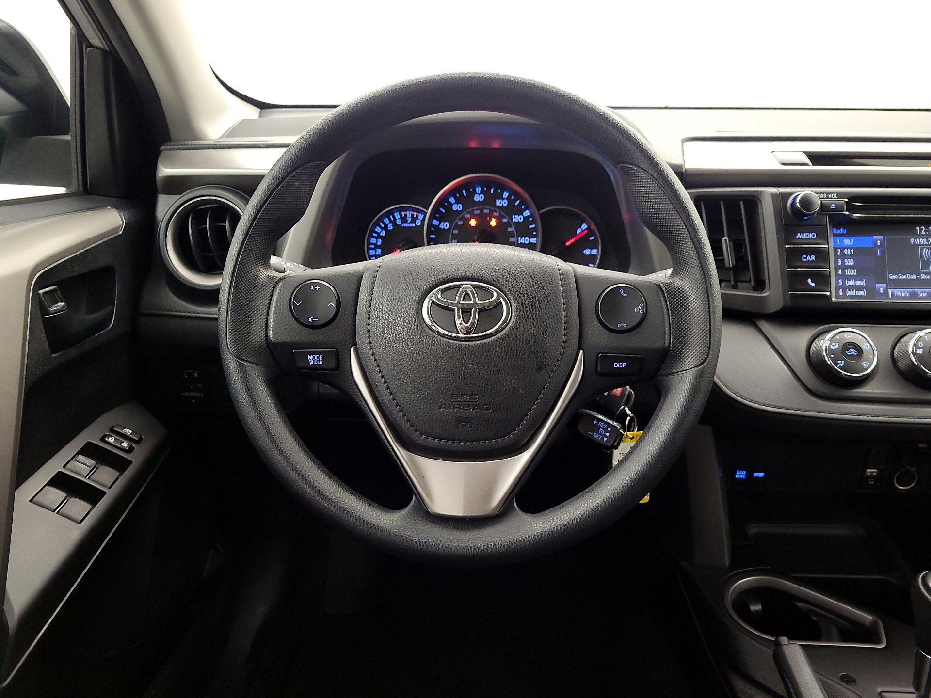Thumbnail: 2016 Toyota RAV4 - 10