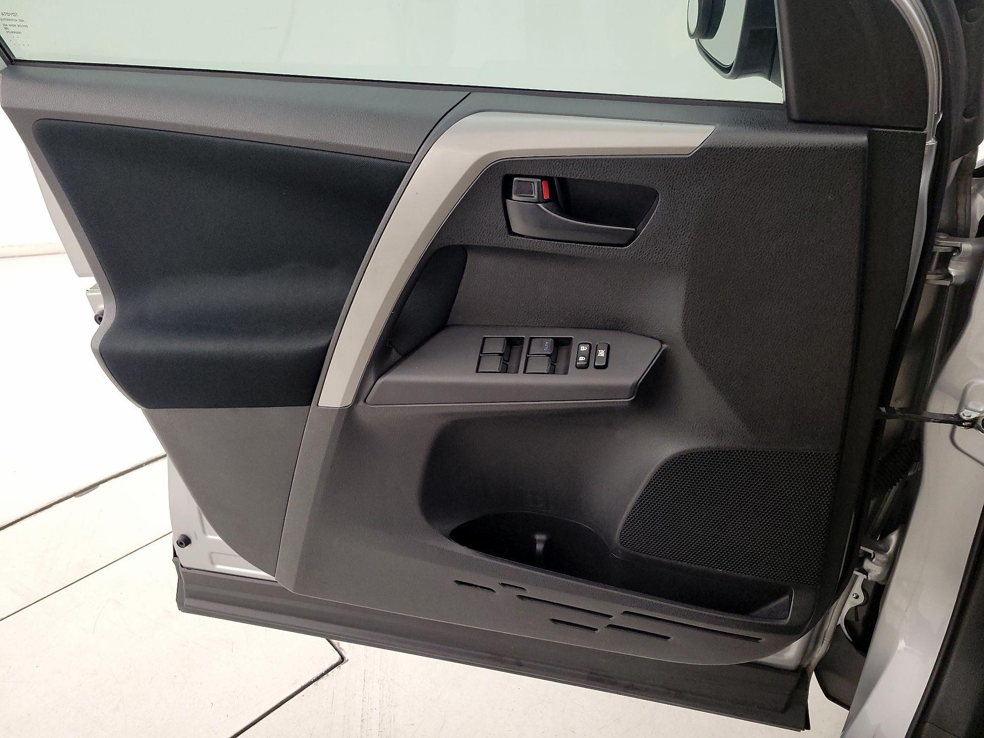 Thumbnail: 2016 Toyota RAV4 - 12