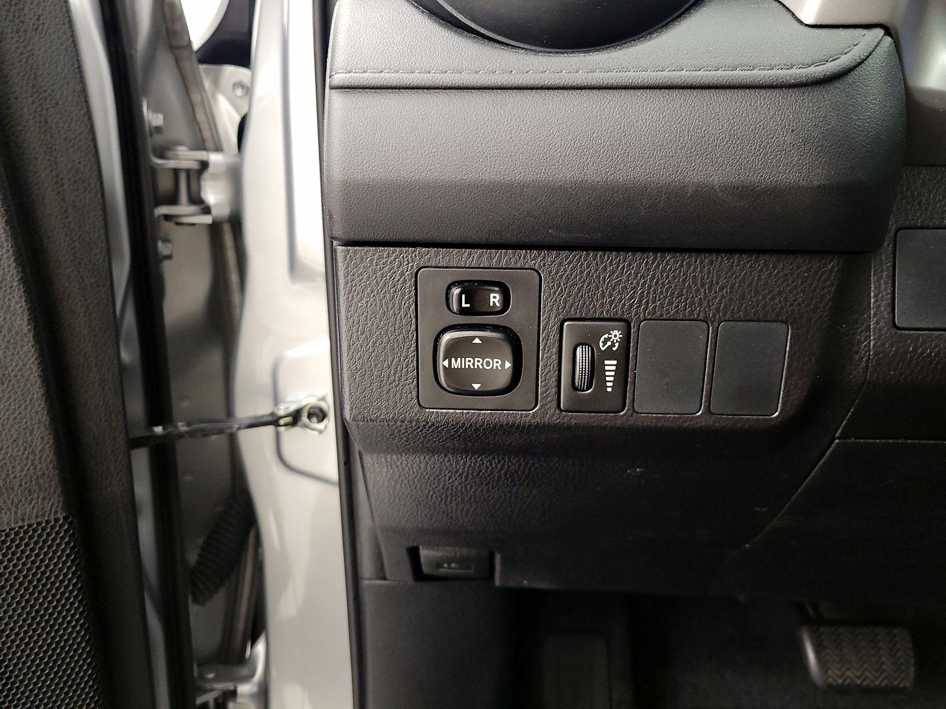 Thumbnail: 2016 Toyota RAV4 - 13